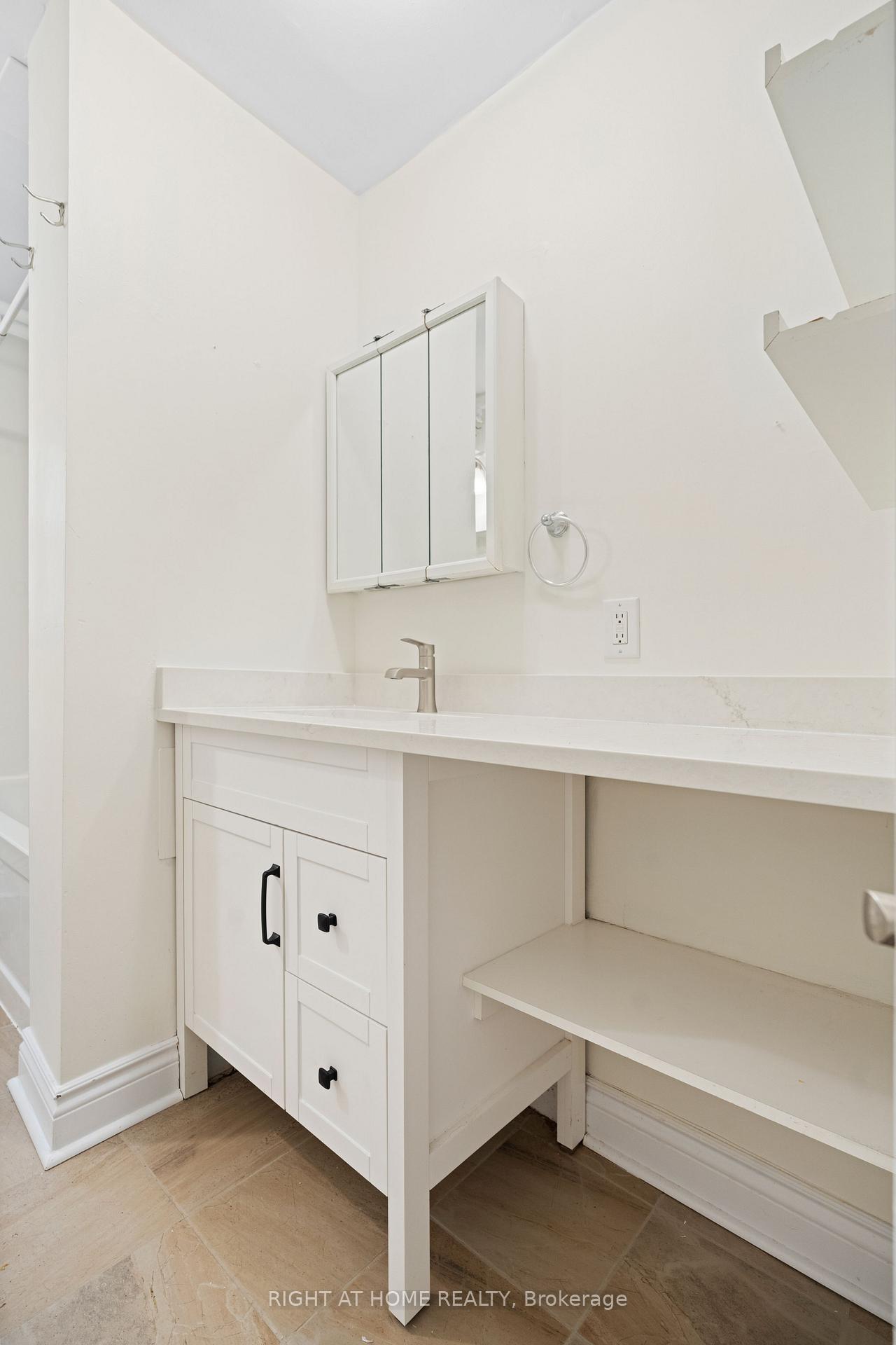 Photo 12 of Unit 1, 396 Mackay Street, Ottawa, Lindenlea — HOMEH