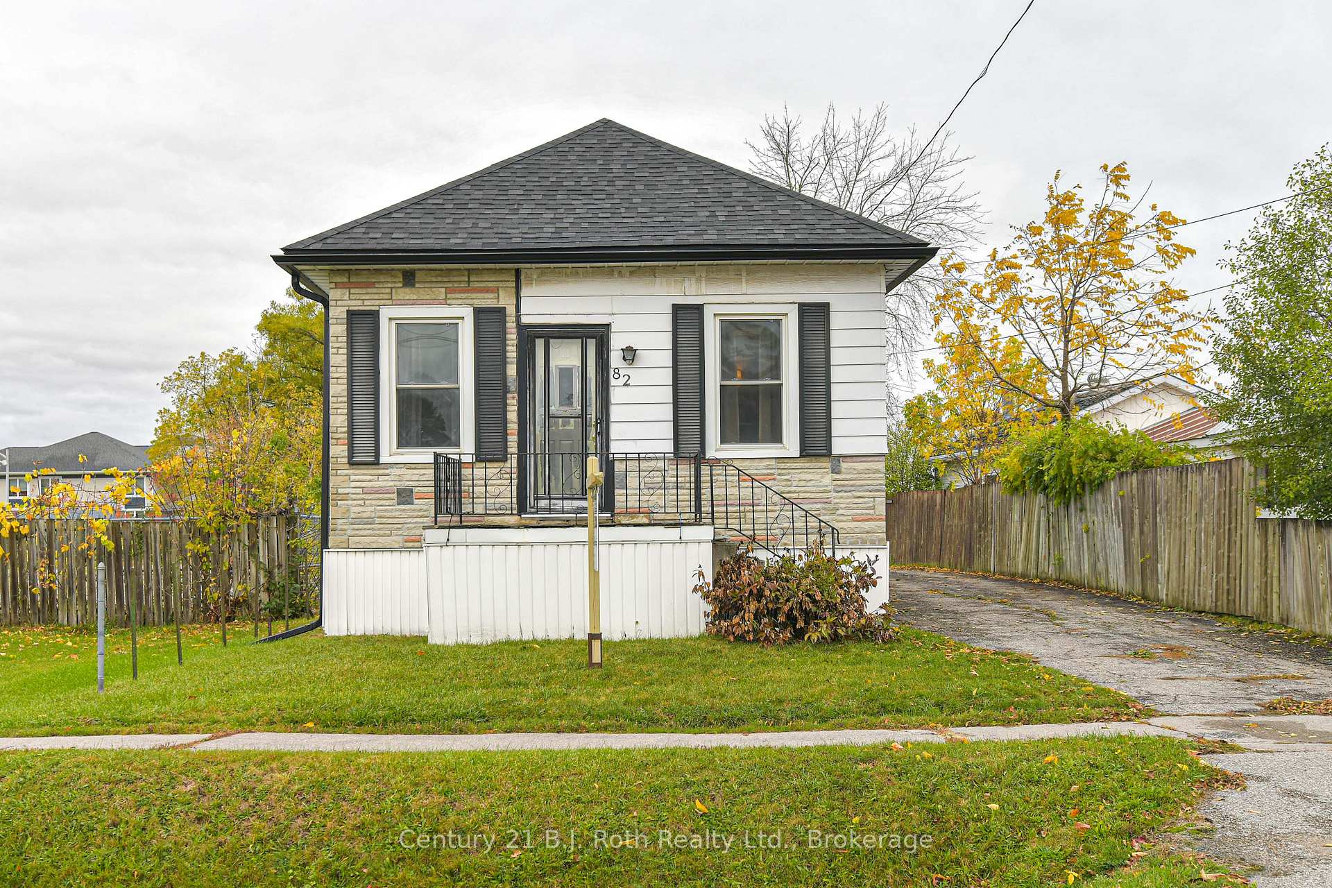Photo 2 of 82 Poughkeepsie Street, Orillia — HOMEH