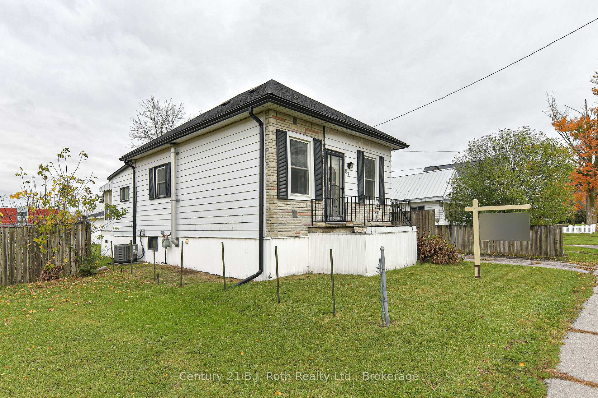 Photo 3 of 82 Poughkeepsie Street, Orillia — HOMEH