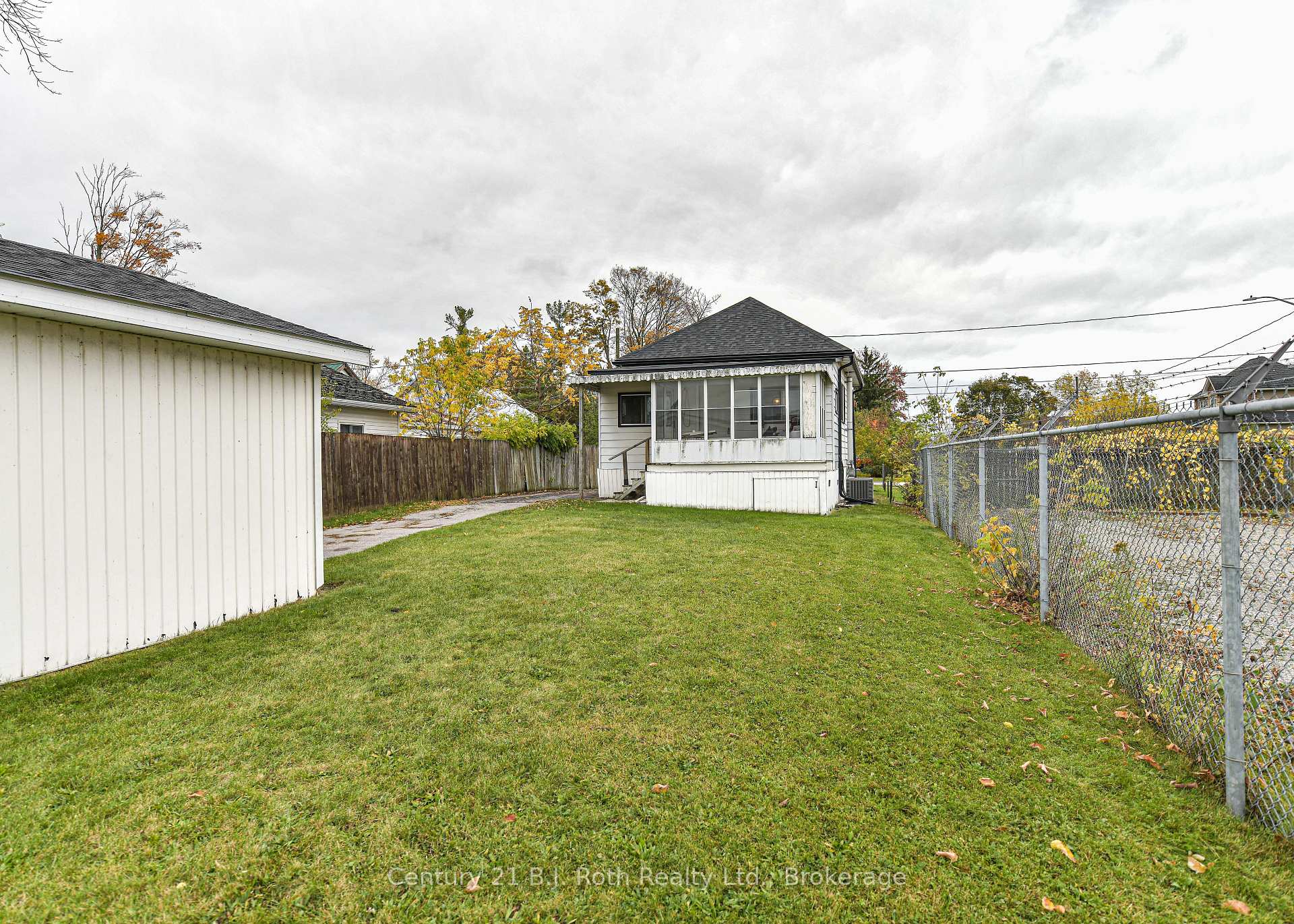 Photo 5 of 82 Poughkeepsie Street, Orillia — HOMEH