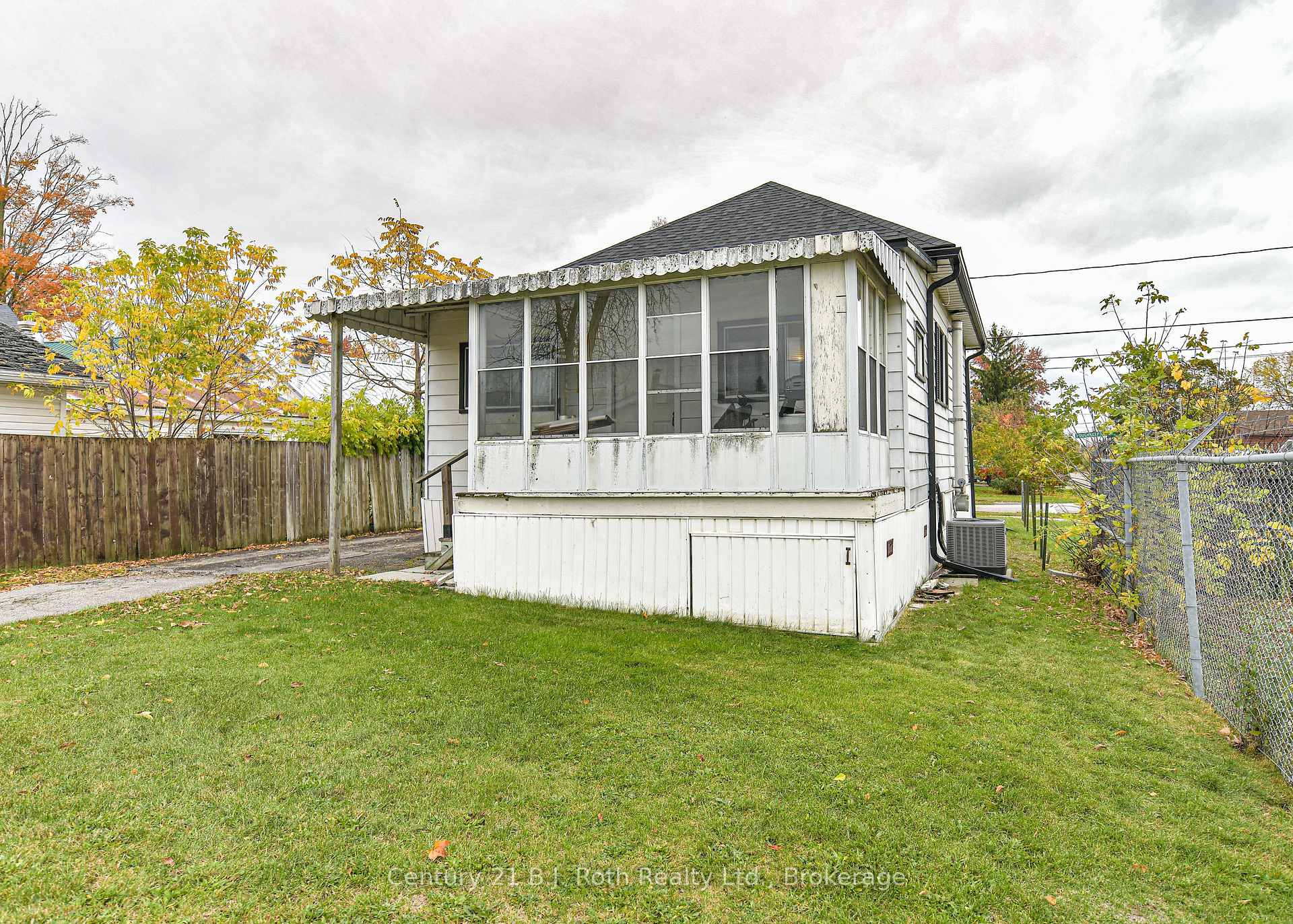 Photo 7 of 82 Poughkeepsie Street, Orillia — HOMEH