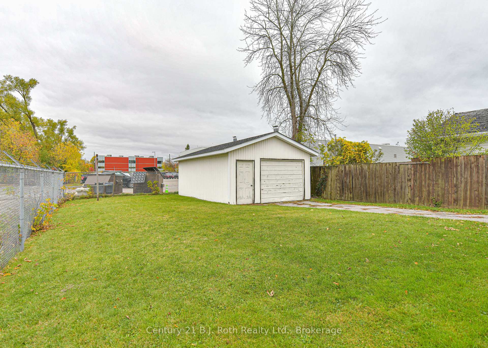 Photo 9 of 82 Poughkeepsie Street, Orillia — HOMEH