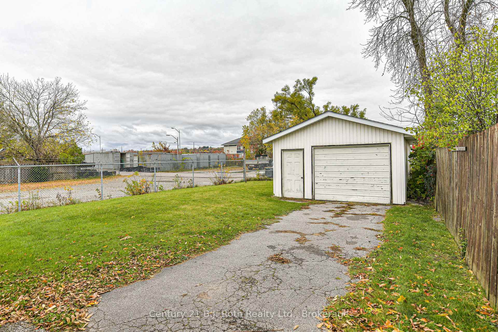Photo 10 of 82 Poughkeepsie Street, Orillia — HOMEH