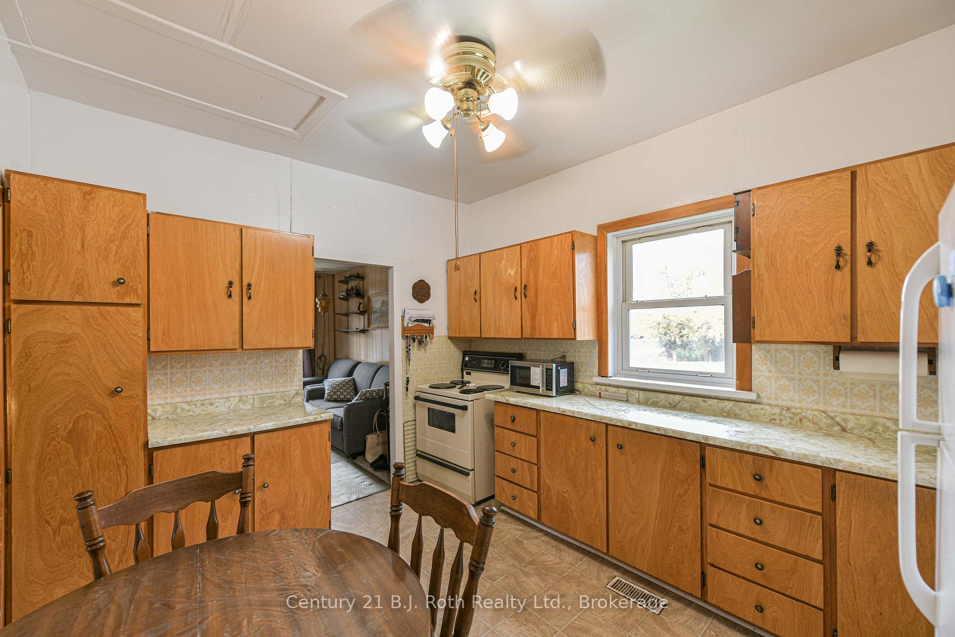 Photo 17 of 82 Poughkeepsie Street, Orillia — HOMEH