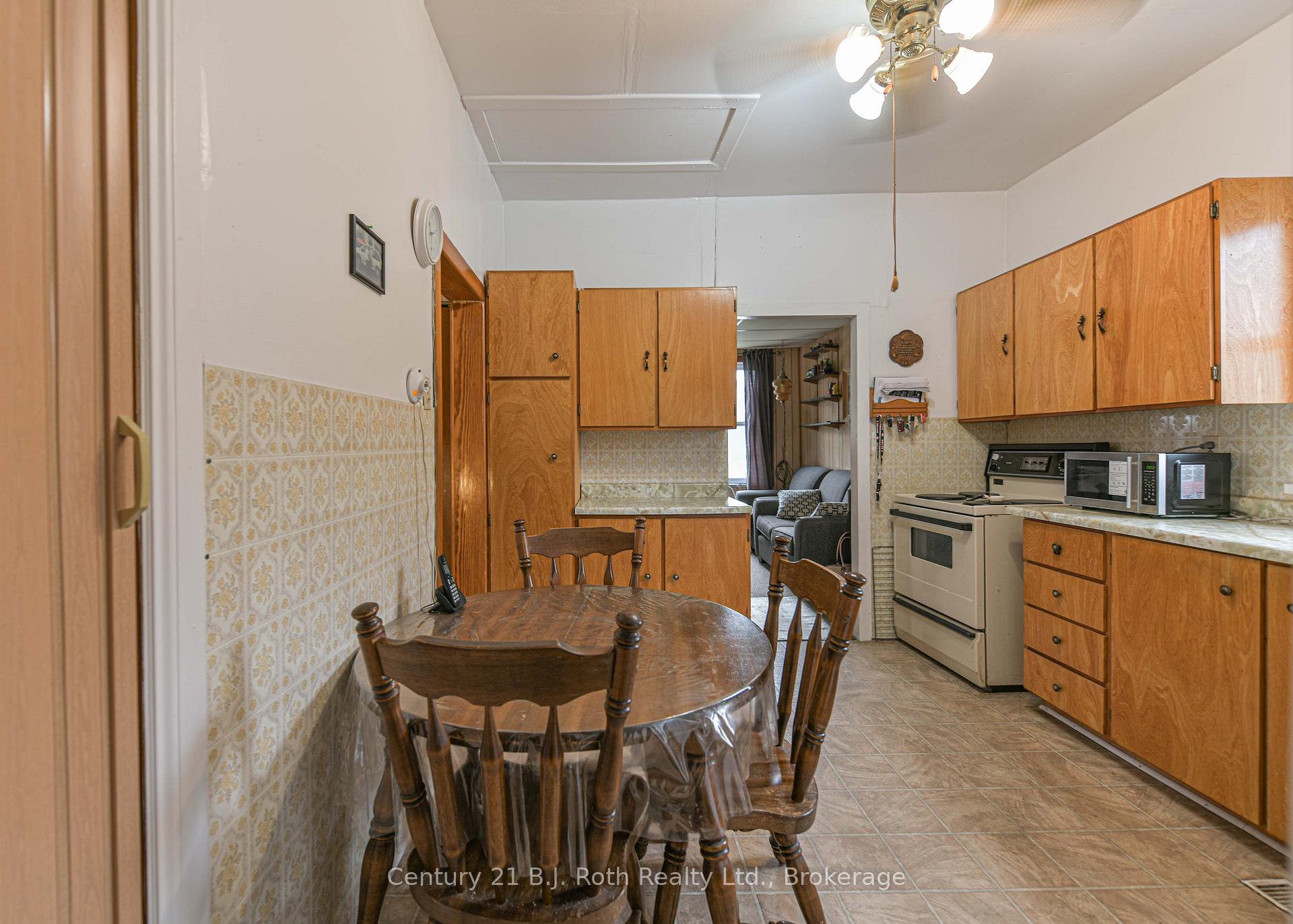 Photo 18 of 82 Poughkeepsie Street, Orillia — HOMEH