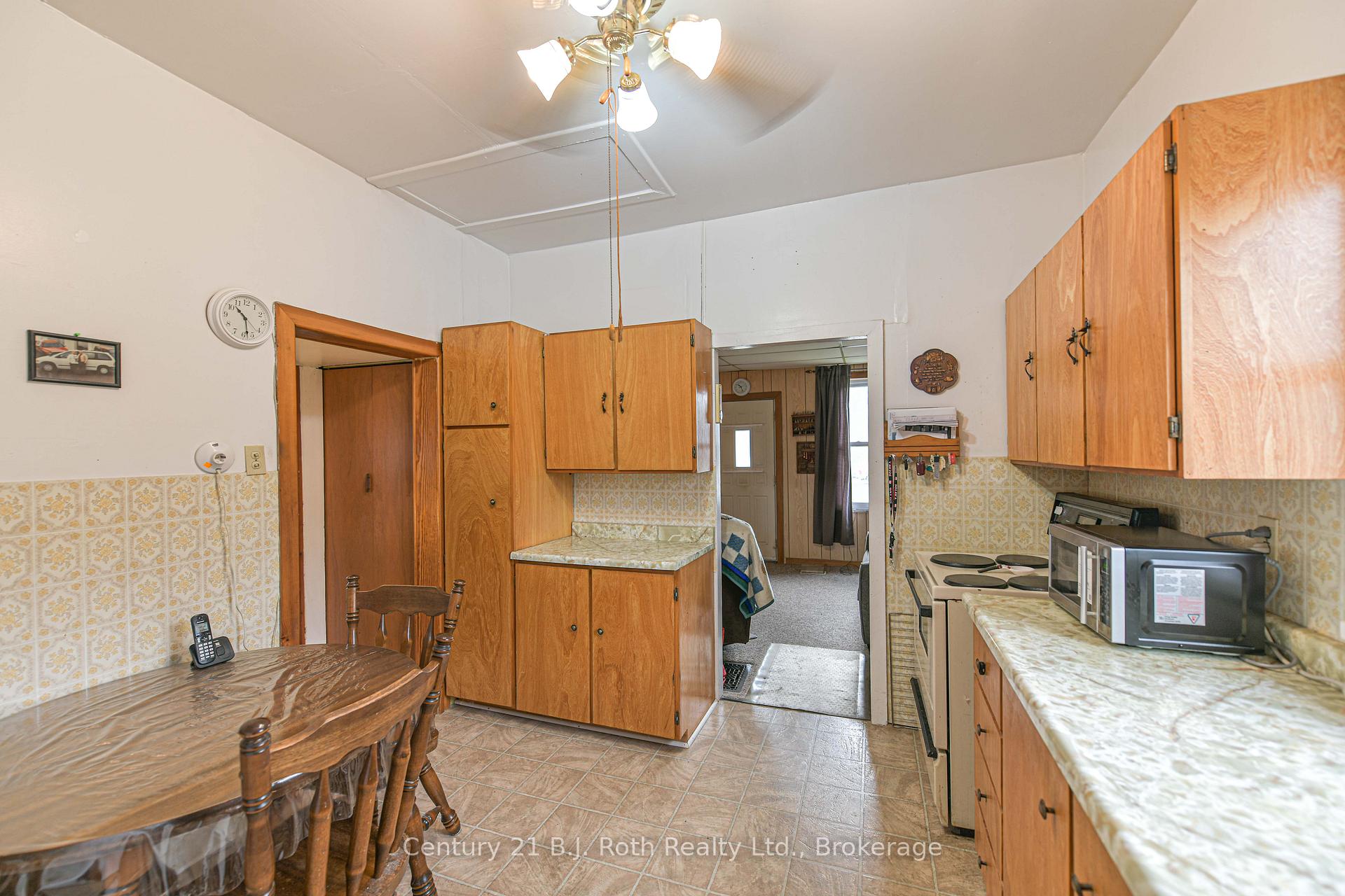 Photo 19 of 82 Poughkeepsie Street, Orillia — HOMEH