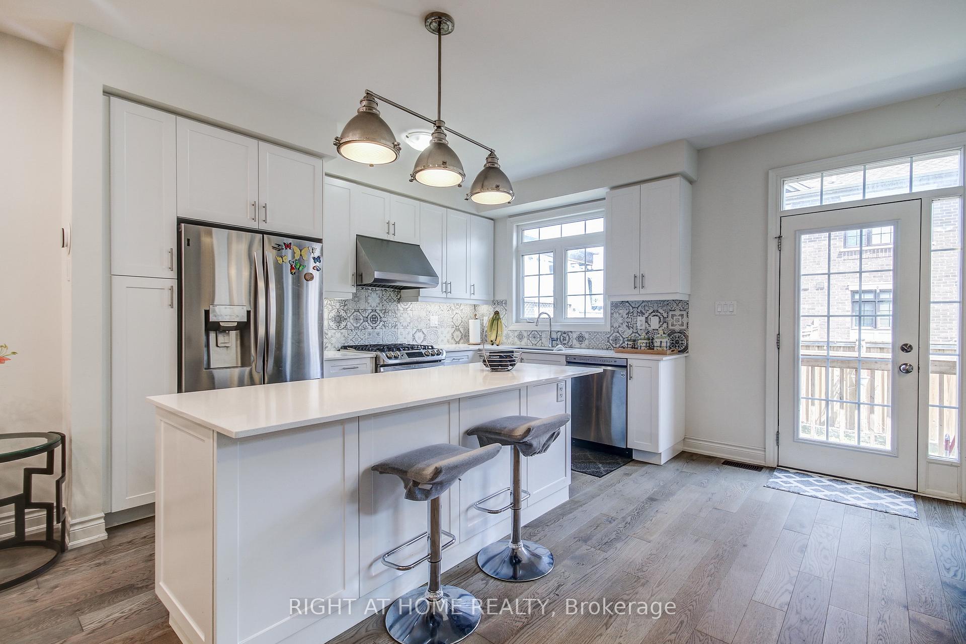Photo 4 of 1190 Raspberry Terrace, Milton, Ford — HOMEH