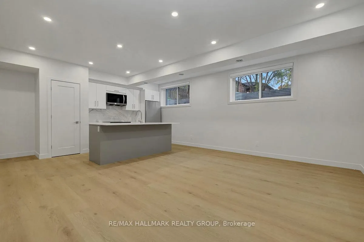 Photo 7 of Unit 2, 199 Columbus Avenue, Ottawa, Overbrook/Castle Heights — HOMEH