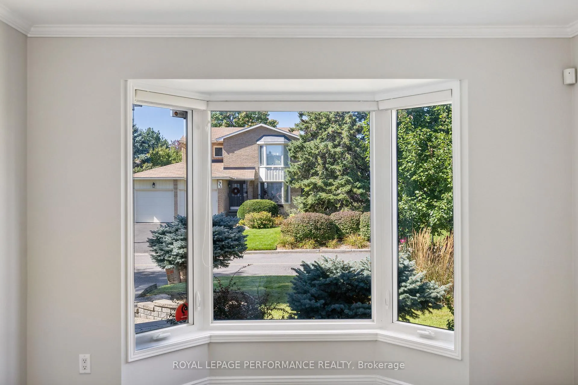 Photo 7 of 1873 Du Clairvaux Road, Ottawa, Chapel Hill — HOMEH