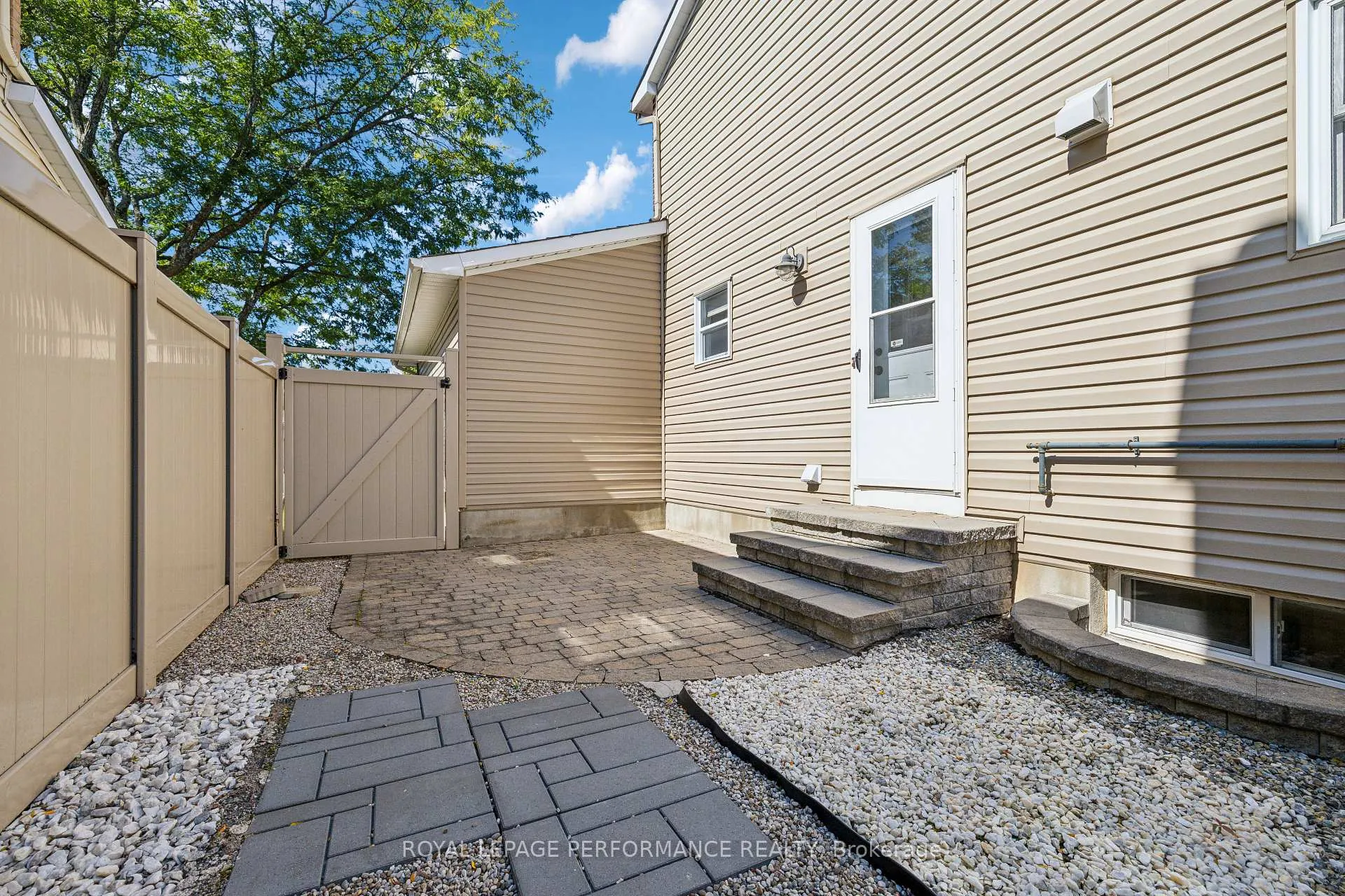 Photo 42 of 1873 Du Clairvaux Road, Ottawa, Chapel Hill — HOMEH