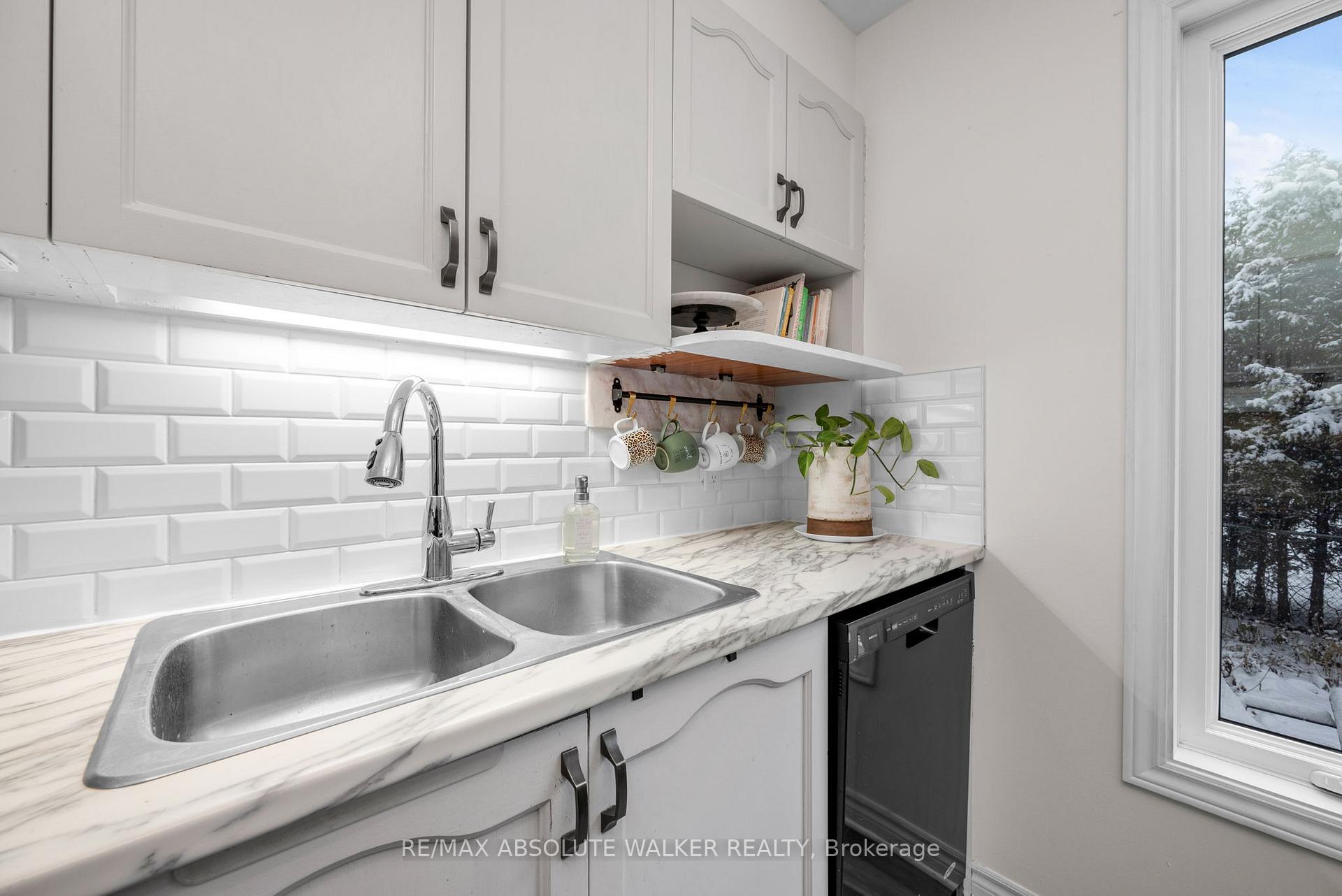 Photo 18 of 1973 Crestmont Place, Ottawa, Chapel Hill South - Orleans Village — HOMEH