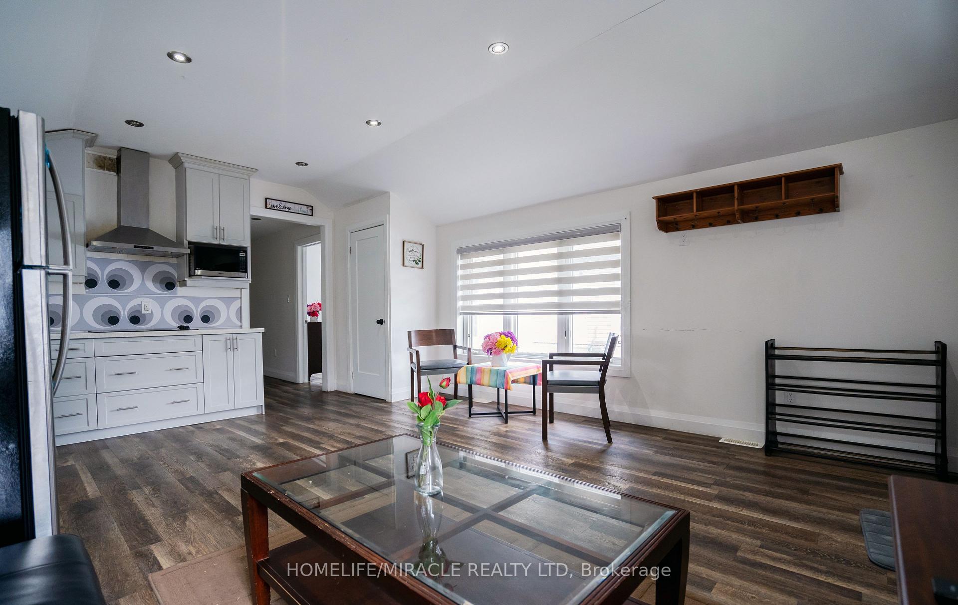 Photo 3 of 6483 Ash Street, Niagara Falls, Dorchester — HOMEH