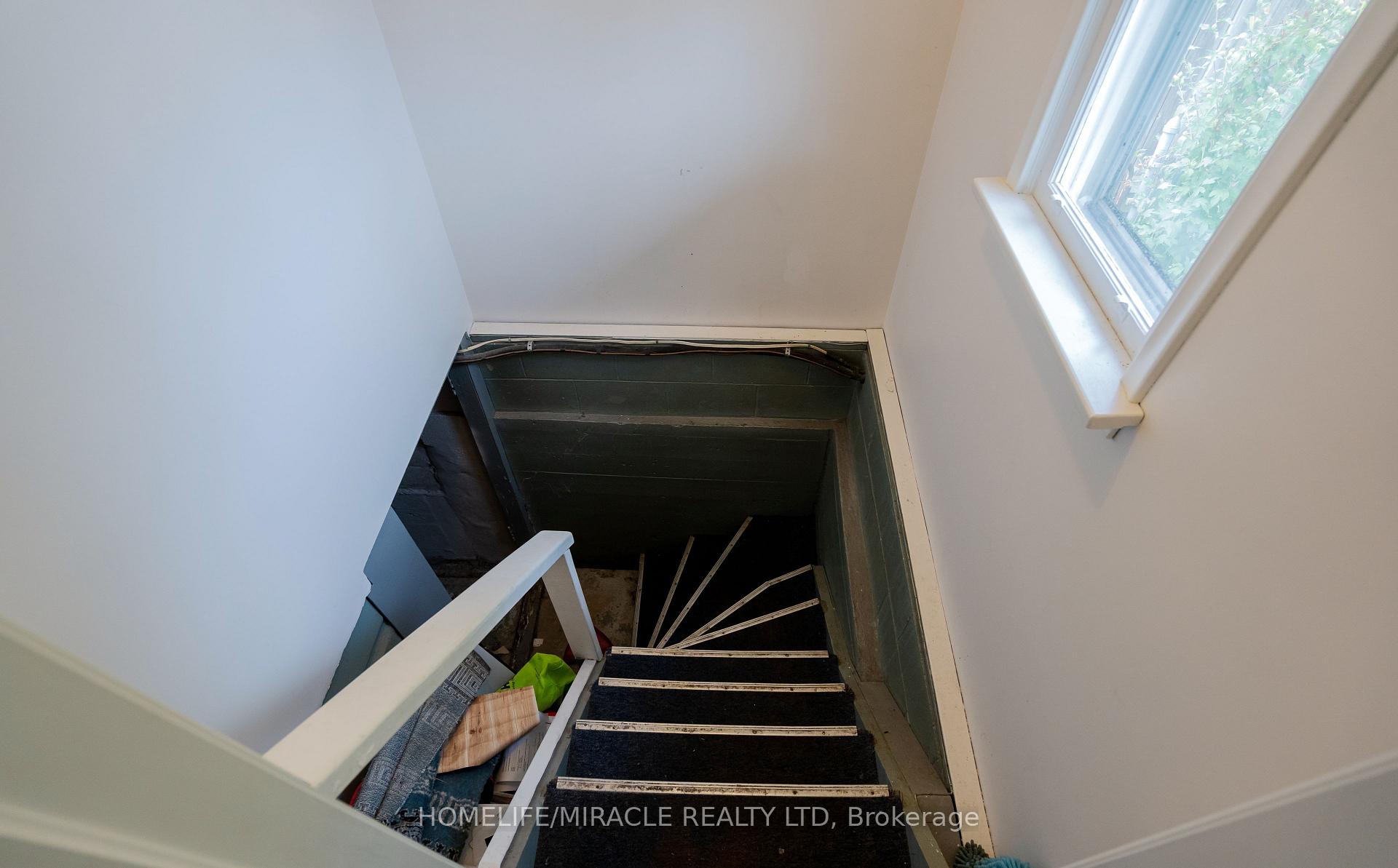 Photo 13 of 6483 Ash Street, Niagara Falls, Dorchester — HOMEH
