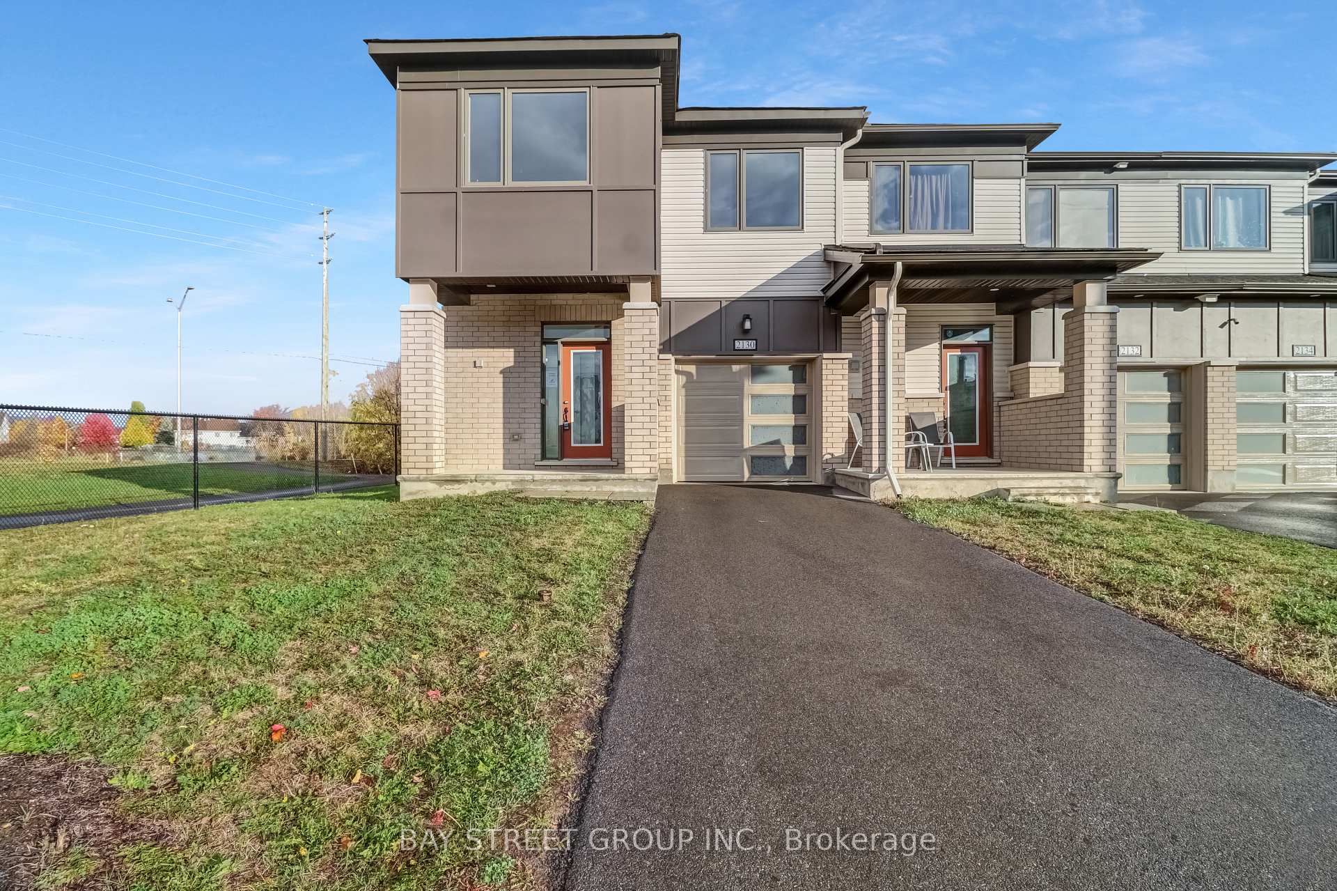Photo 3 of 2130 Winsome Terrace, Ottawa, Fallingbrook/Gardenway South — HOMEH