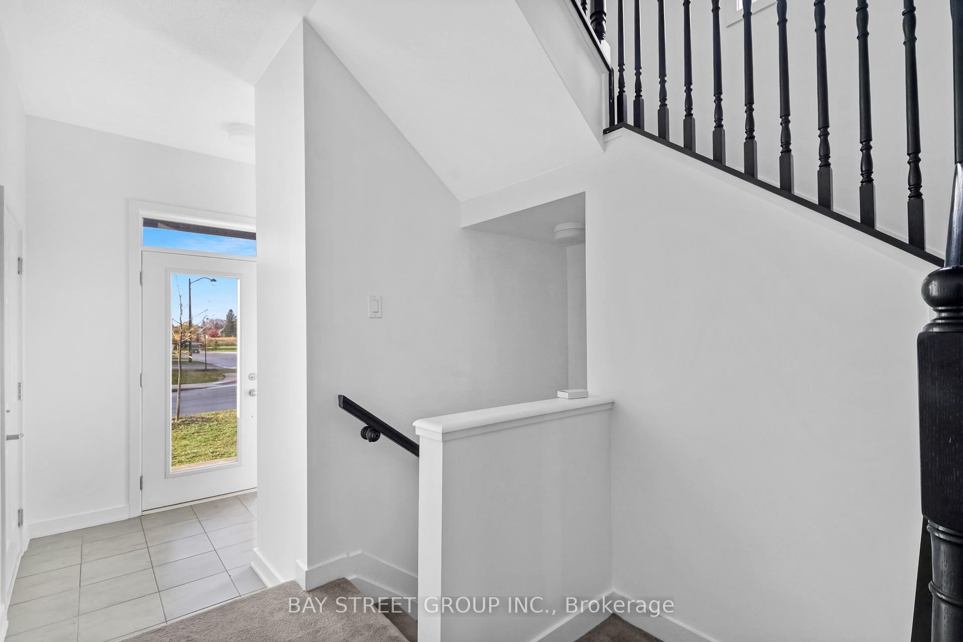 Photo 4 of 2130 Winsome Terrace, Ottawa, Fallingbrook/Gardenway South — HOMEH