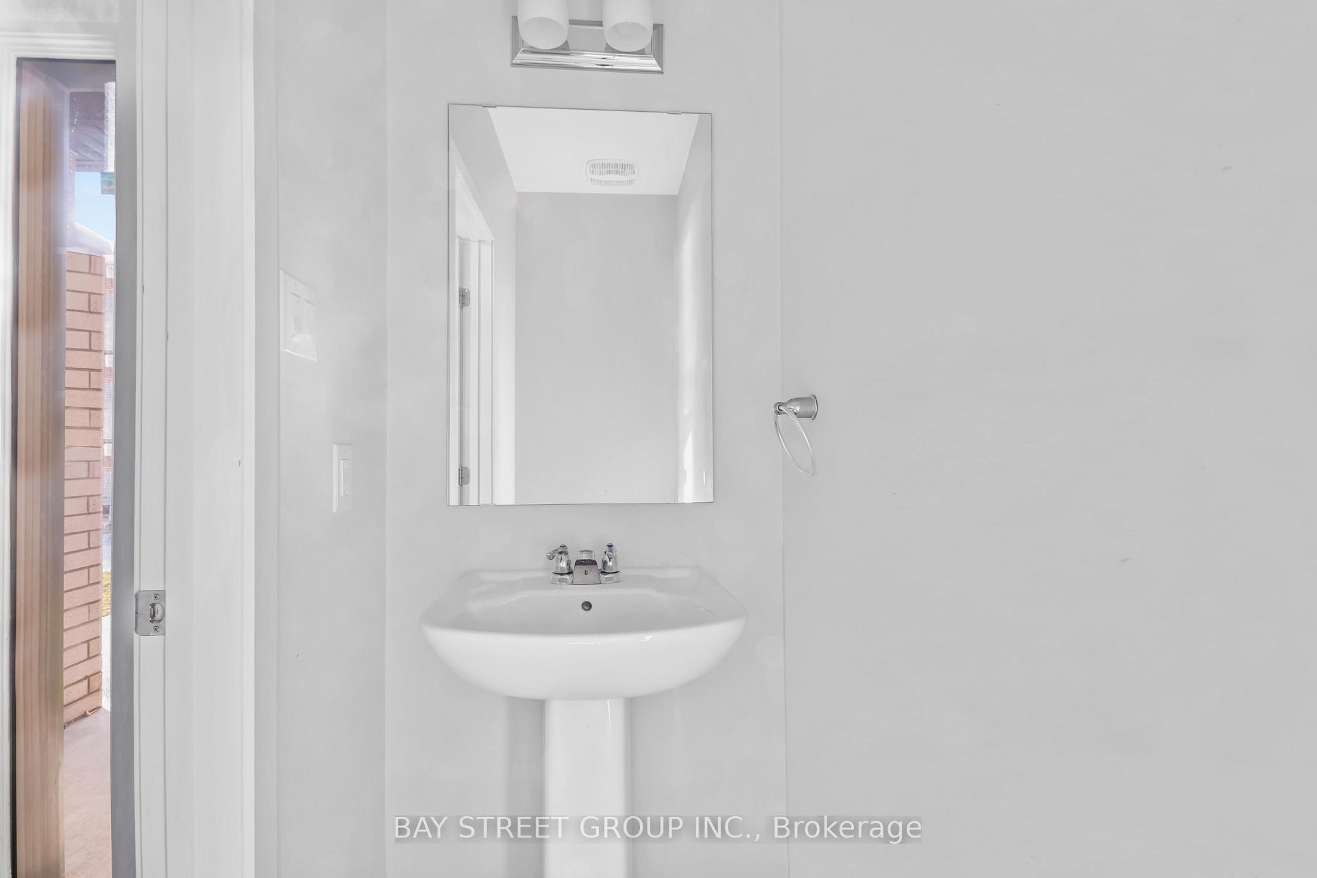 Photo 5 of 2130 Winsome Terrace, Ottawa, Fallingbrook/Gardenway South — HOMEH