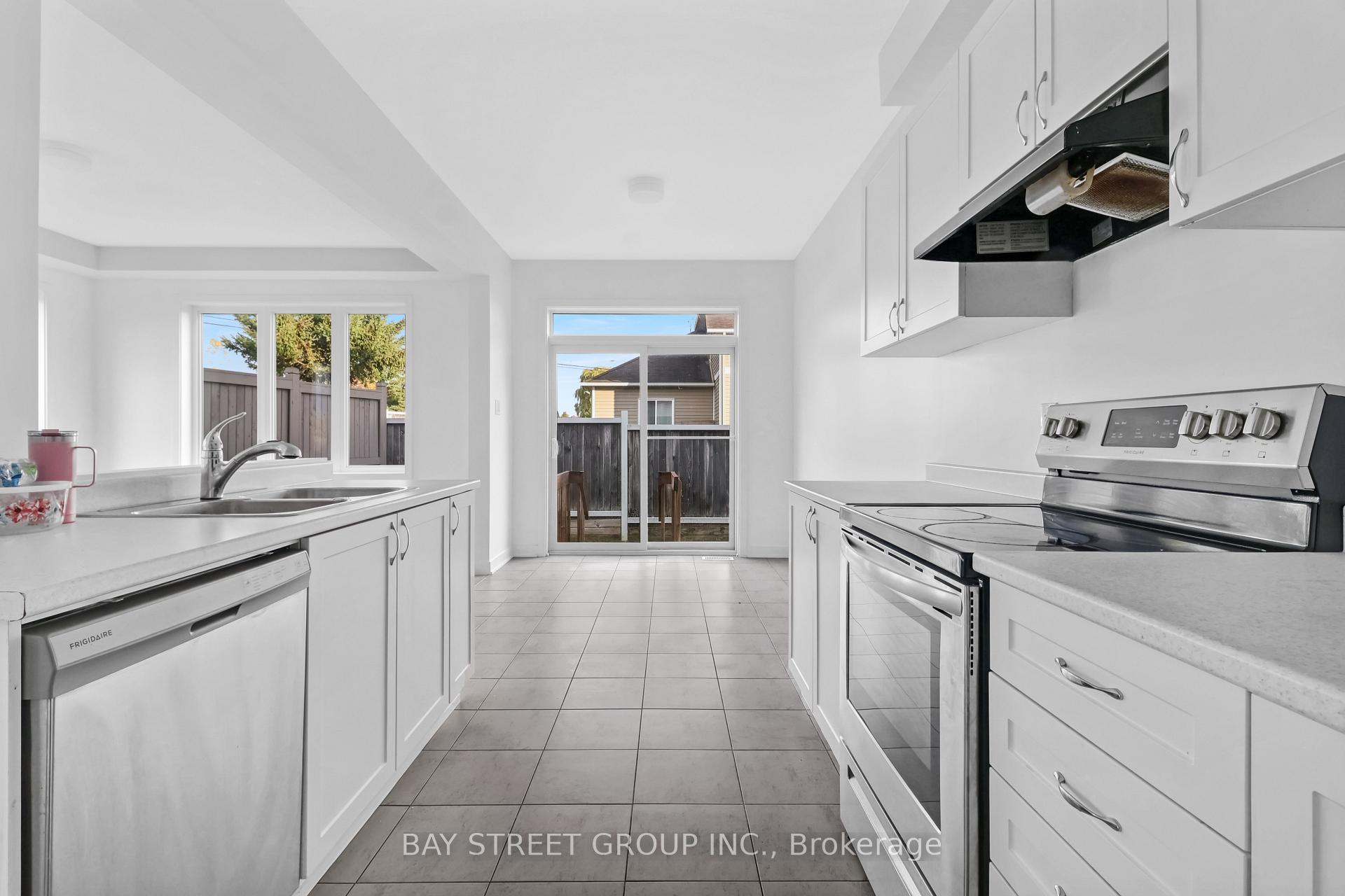 Photo 8 of 2130 Winsome Terrace, Ottawa, Fallingbrook/Gardenway South — HOMEH