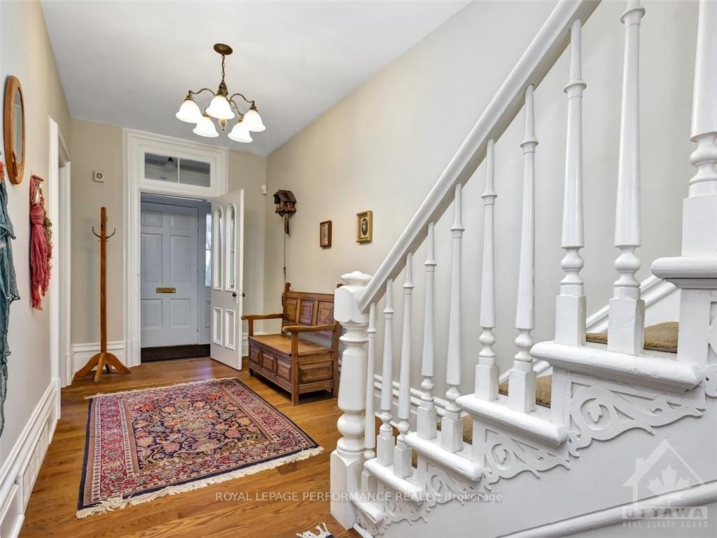 Photo 3 of 37 Charles Street, Ottawa, New Edinburgh — HOMEH
