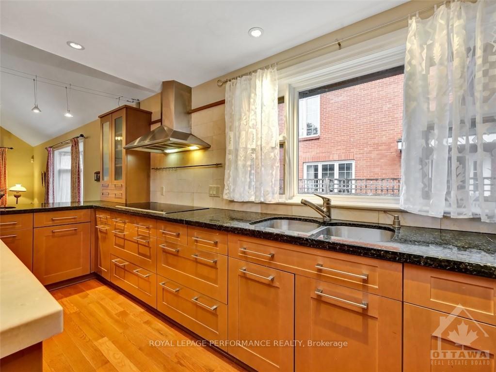 Photo 10 of 37 Charles Street, Ottawa, New Edinburgh — HOMEH