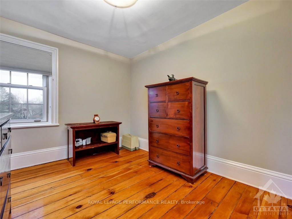 Photo 17 of 37 Charles Street, Ottawa, New Edinburgh — HOMEH