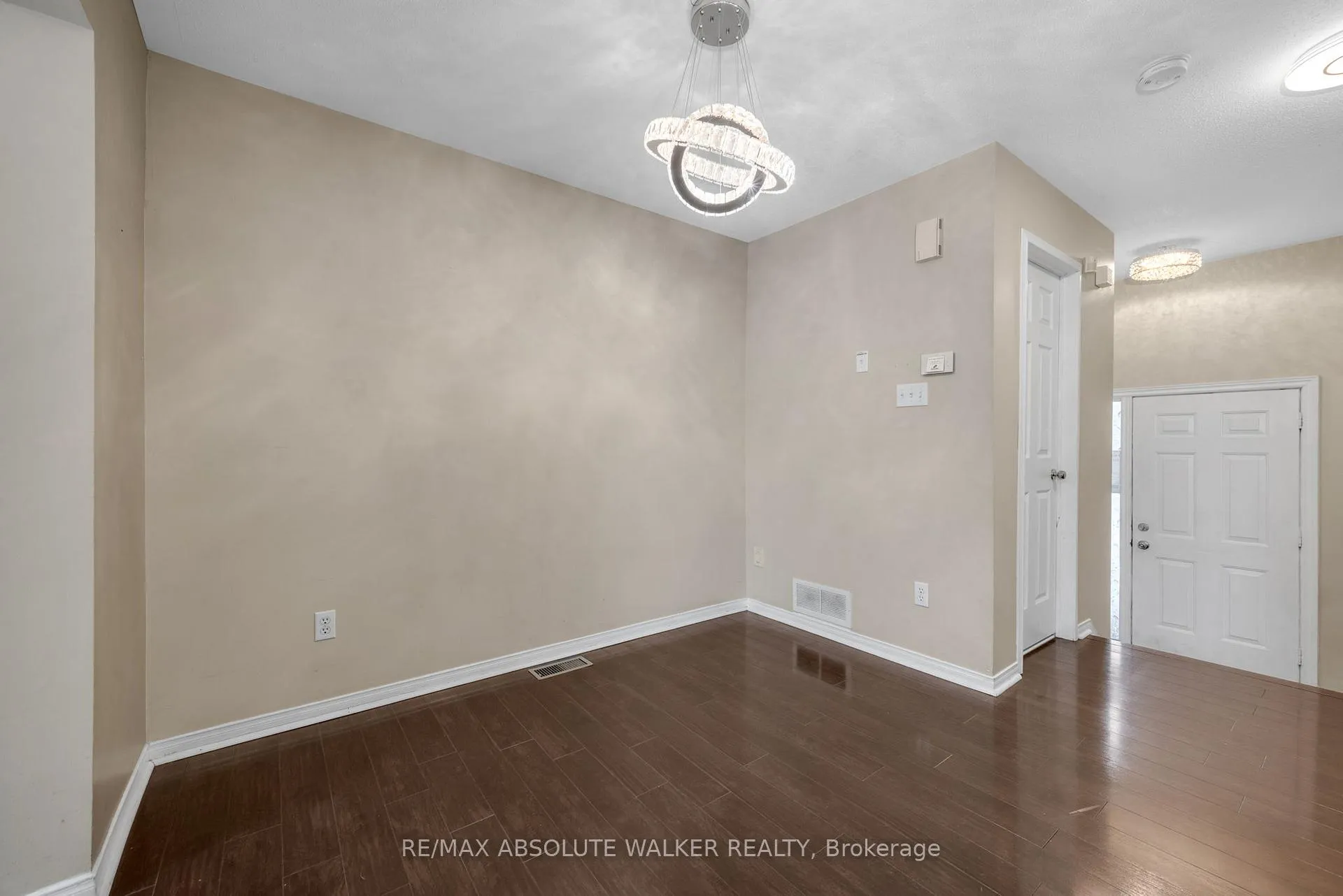 Photo 2 of 1679 Greywood Drive, Ottawa, Chateauneuf — HOMEH