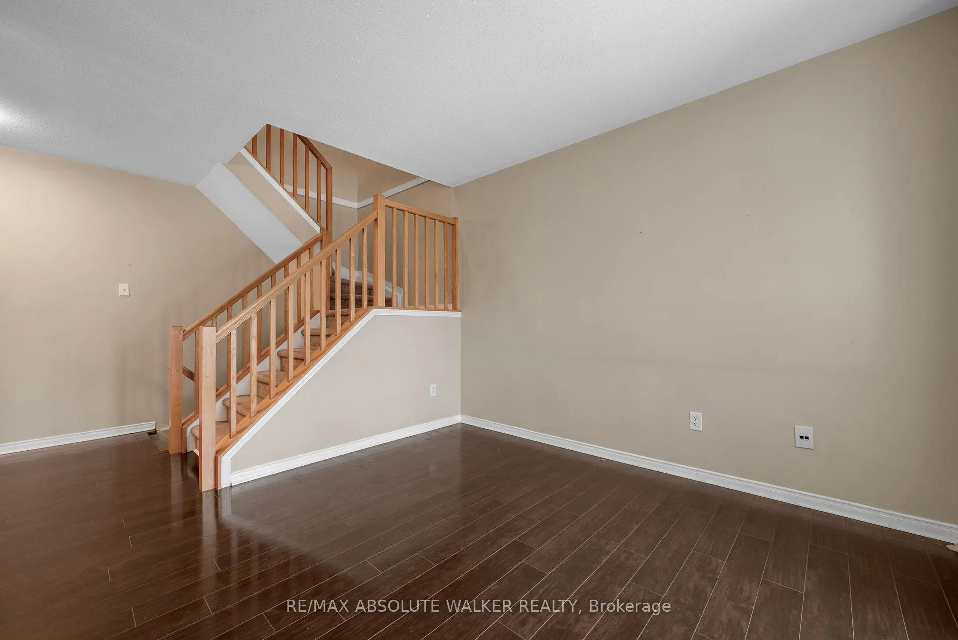 Photo 8 of 1679 Greywood Drive, Ottawa, Chateauneuf — HOMEH