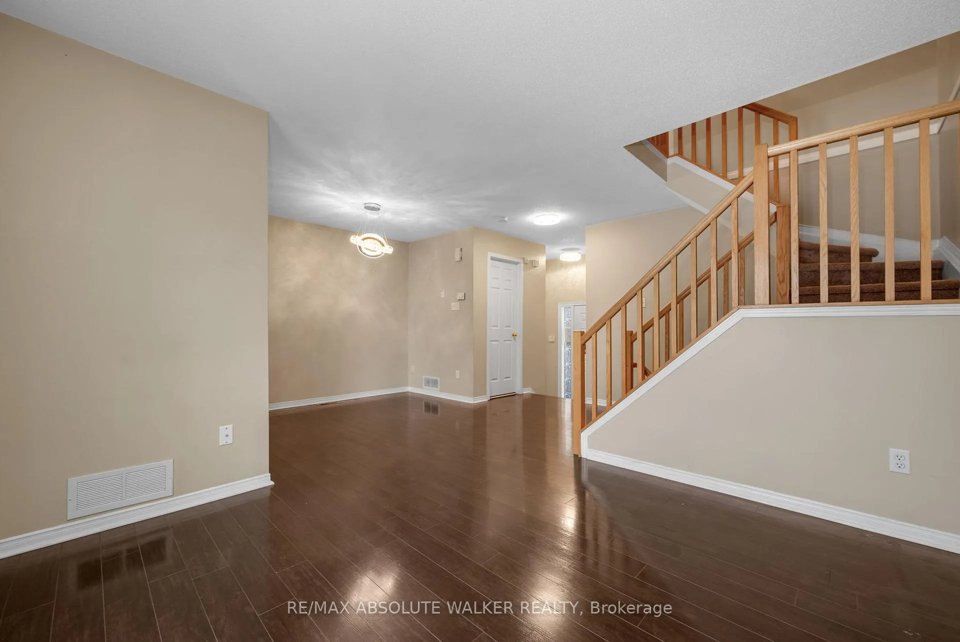 Photo 9 of 1679 Greywood Drive, Ottawa, Chateauneuf — HOMEH