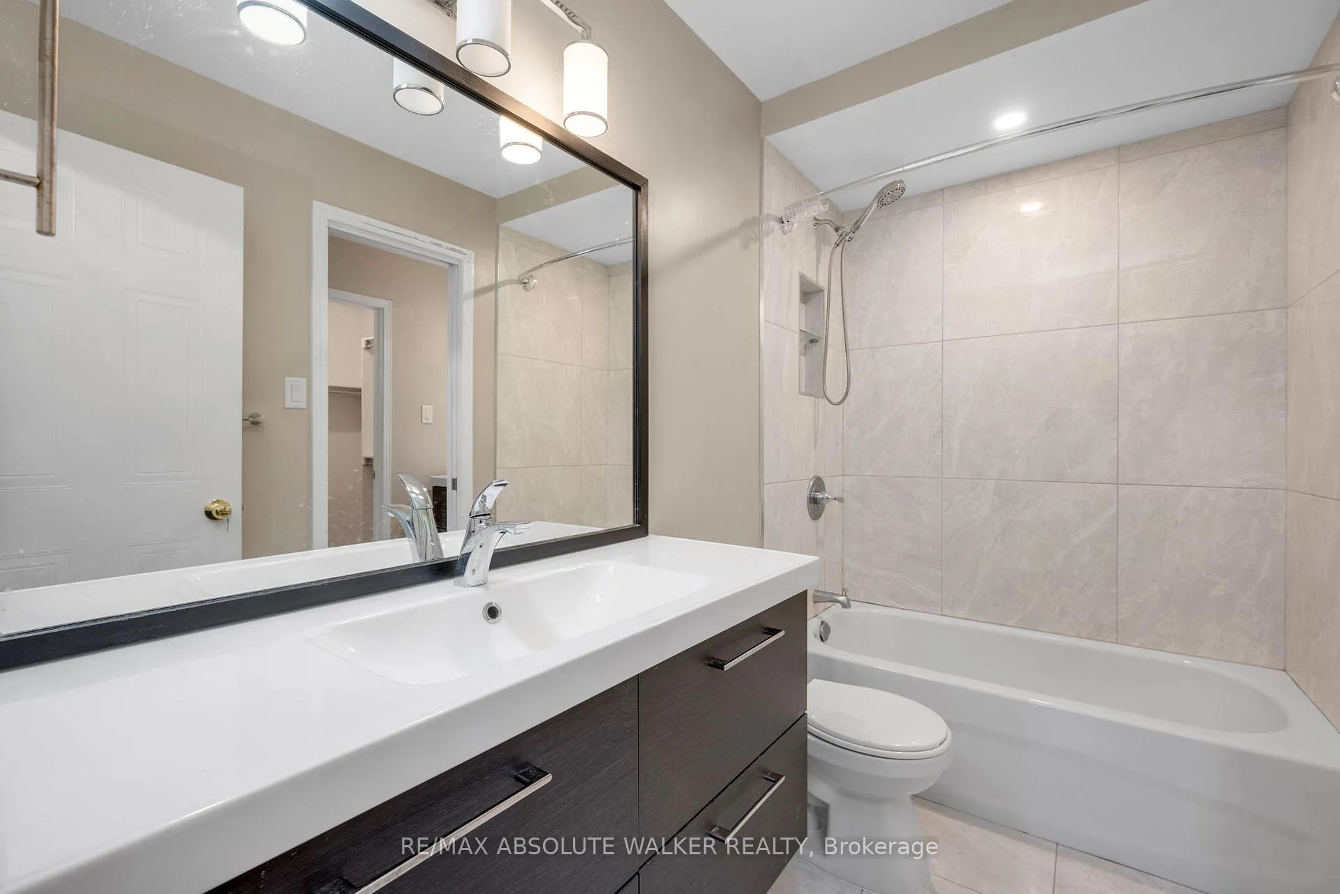 Photo 19 of 1679 Greywood Drive, Ottawa, Chateauneuf — HOMEH