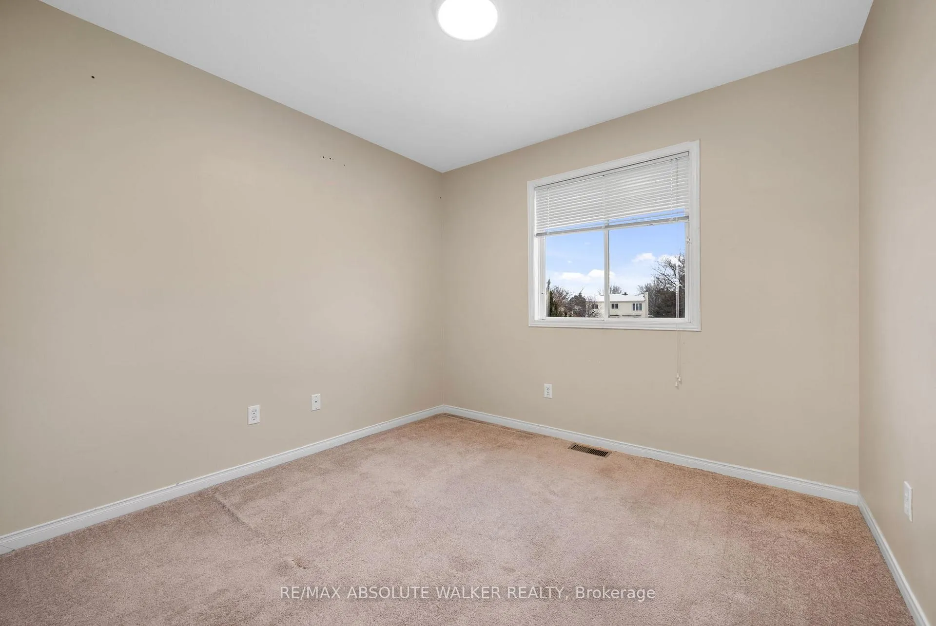 Photo 23 of 1679 Greywood Drive, Ottawa, Chateauneuf — HOMEH