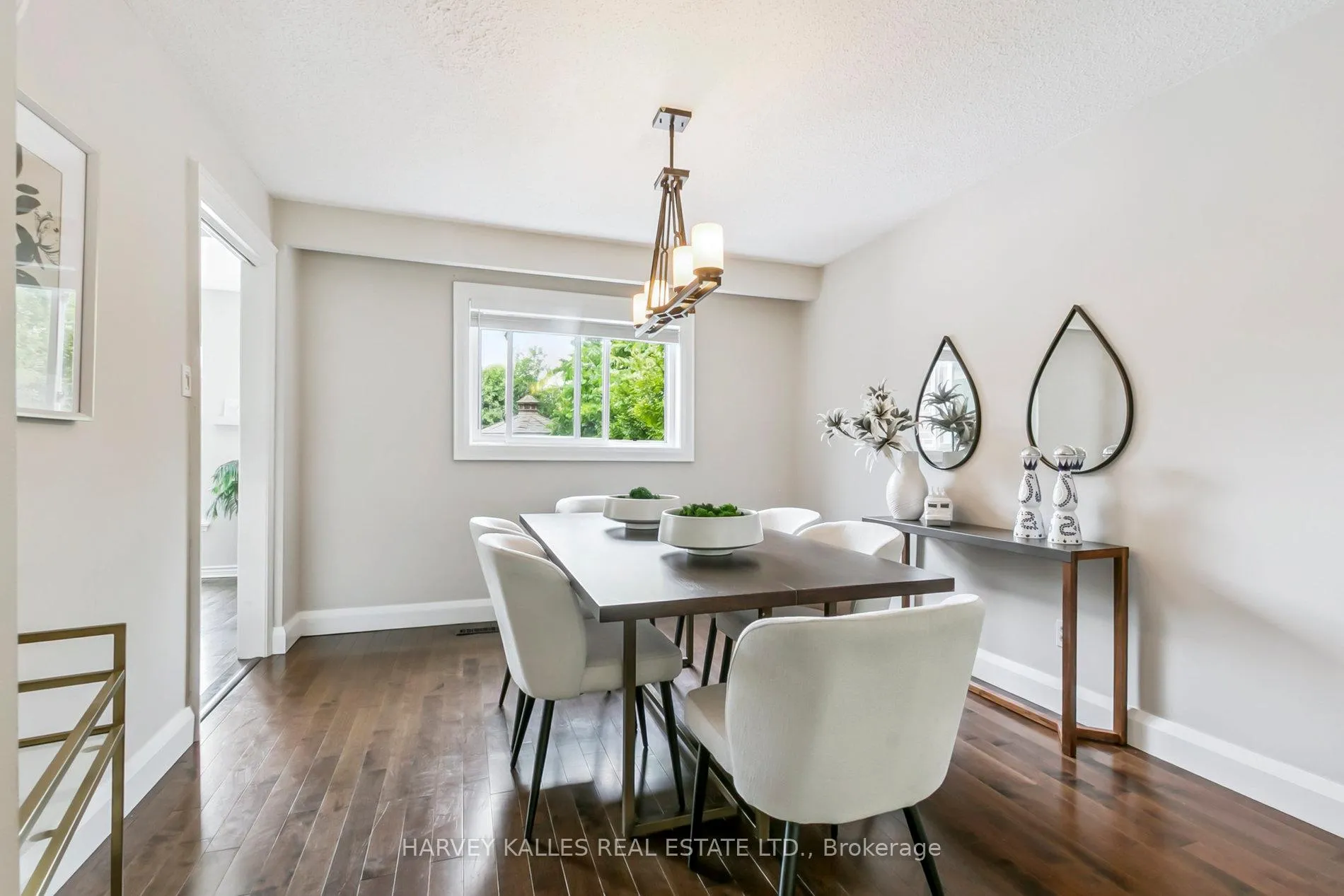 Photo 10 of 92 Golf Links Drive, Aurora, Aurora Highlands — HOMEH