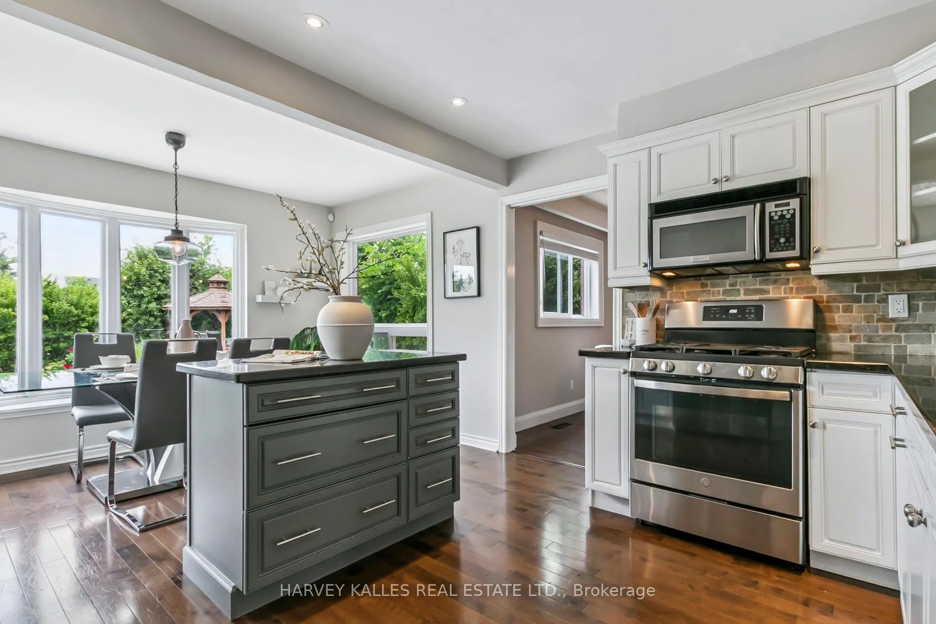 Photo 18 of 92 Golf Links Drive, Aurora, Aurora Highlands — HOMEH