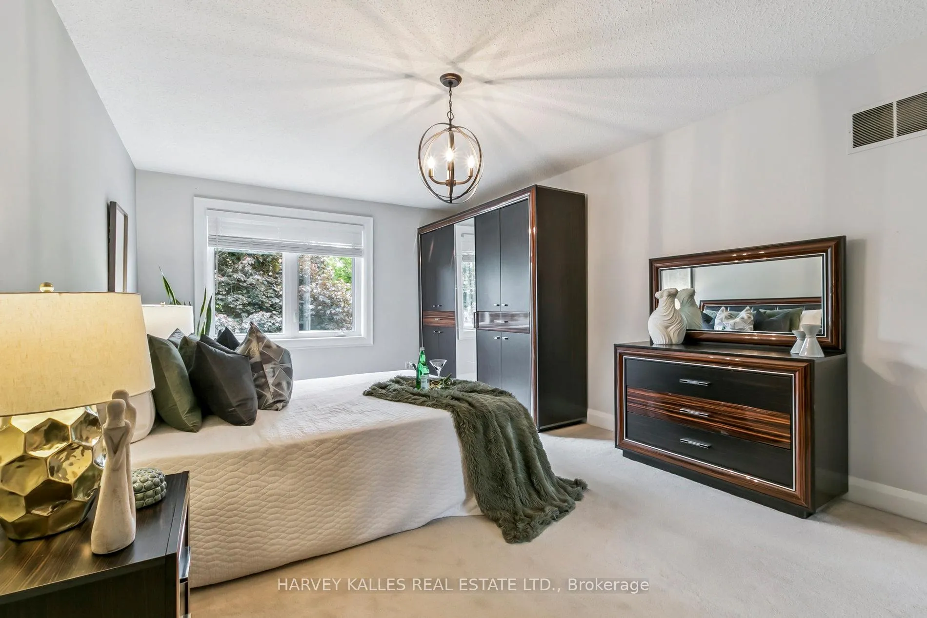 Photo 34 of 92 Golf Links Drive, Aurora, Aurora Highlands — HOMEH