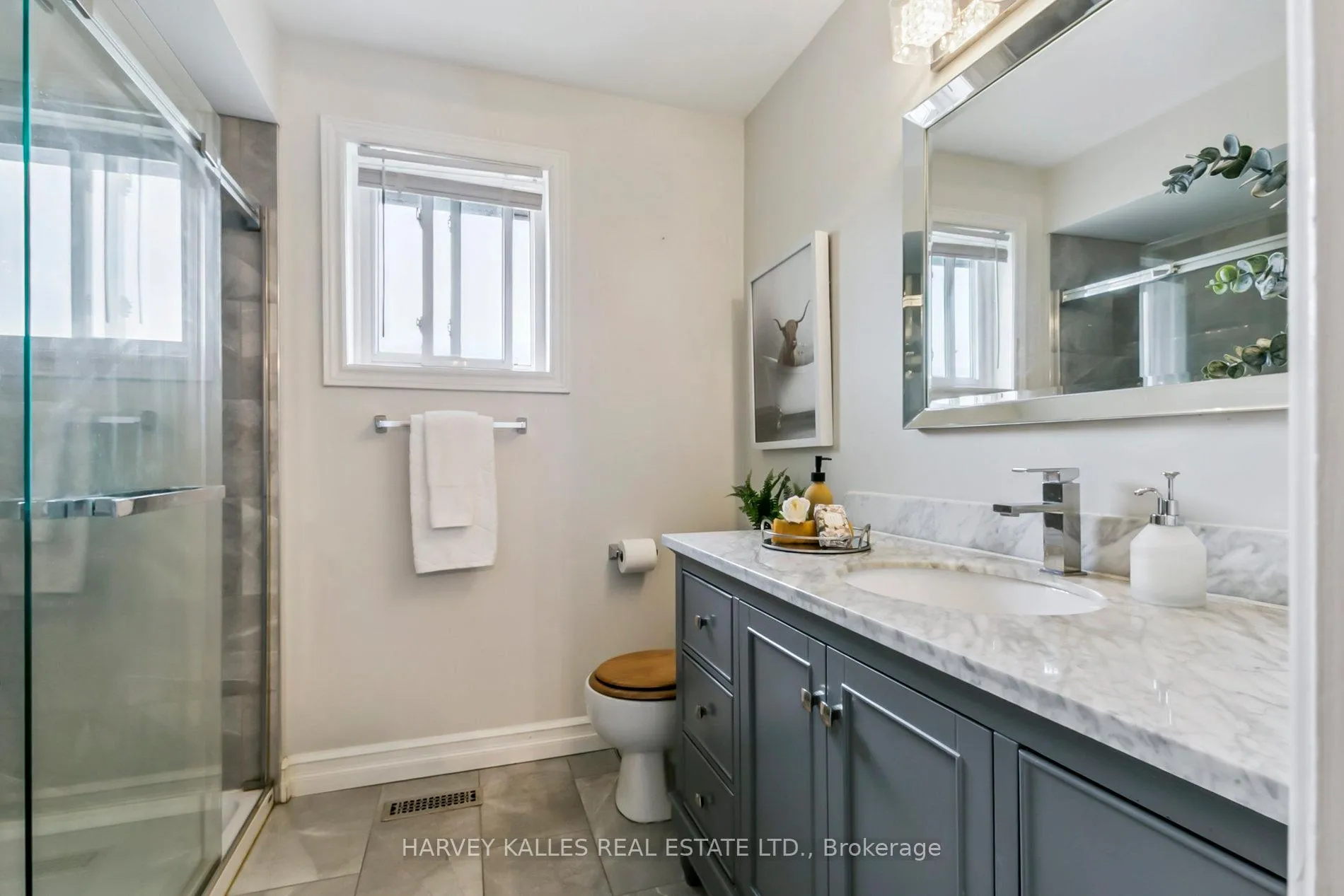 Photo 42 of 92 Golf Links Drive, Aurora, Aurora Highlands — HOMEH