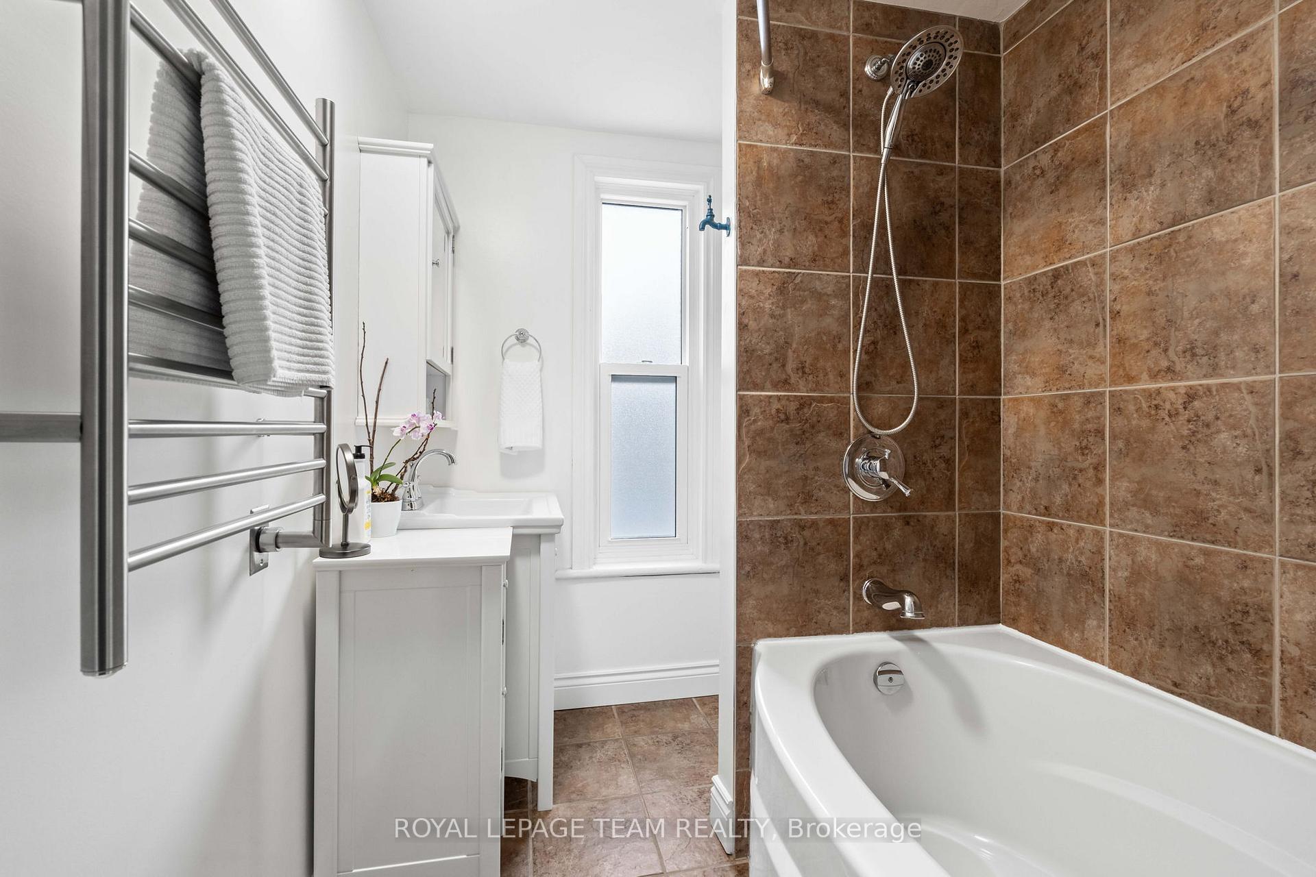 Photo 11 of 160 Crichton Street, Ottawa, New Edinburgh — HOMEH