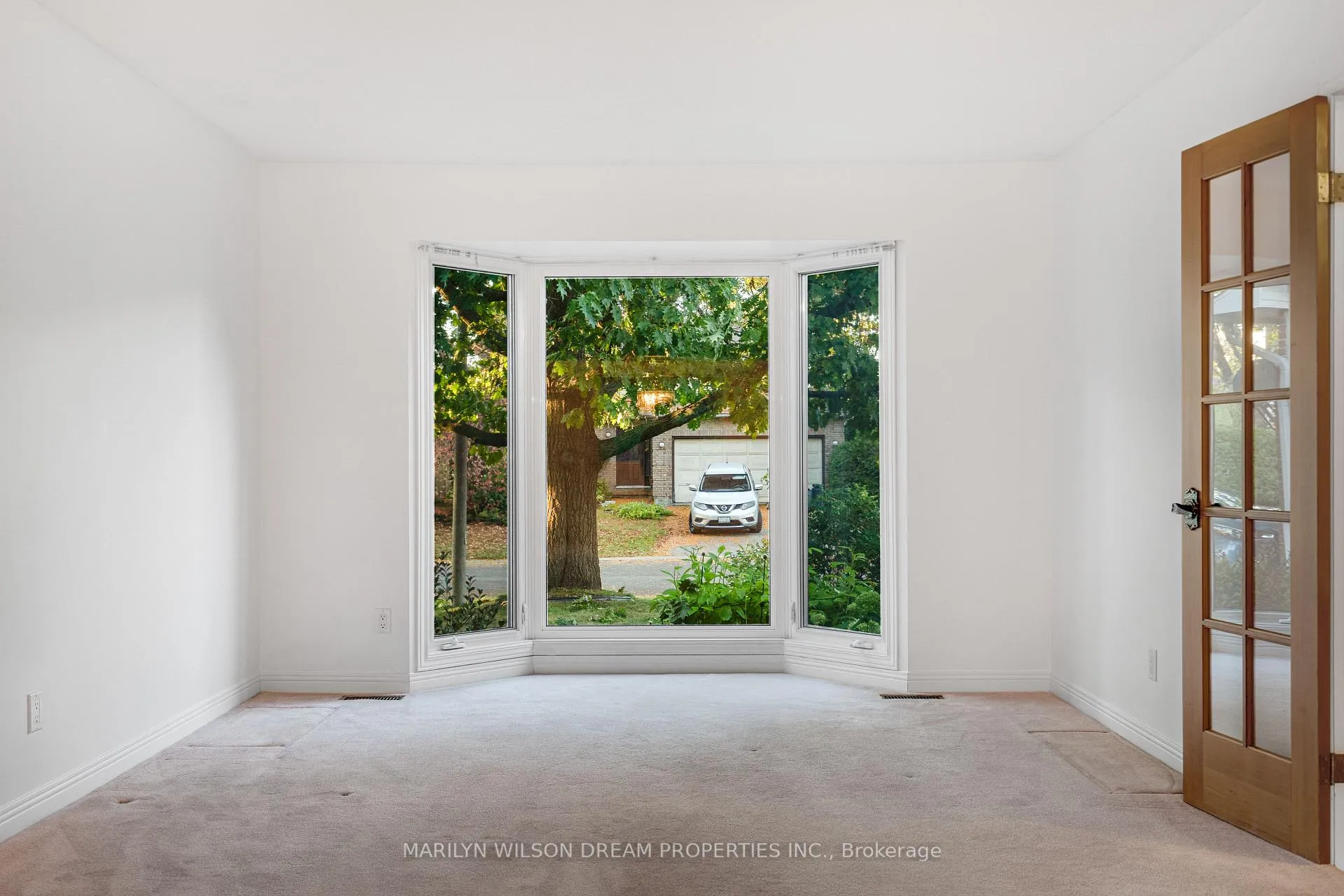 Photo 3 of 1150 Bordeau Grove, Ottawa, Convent Glen — HOMEH