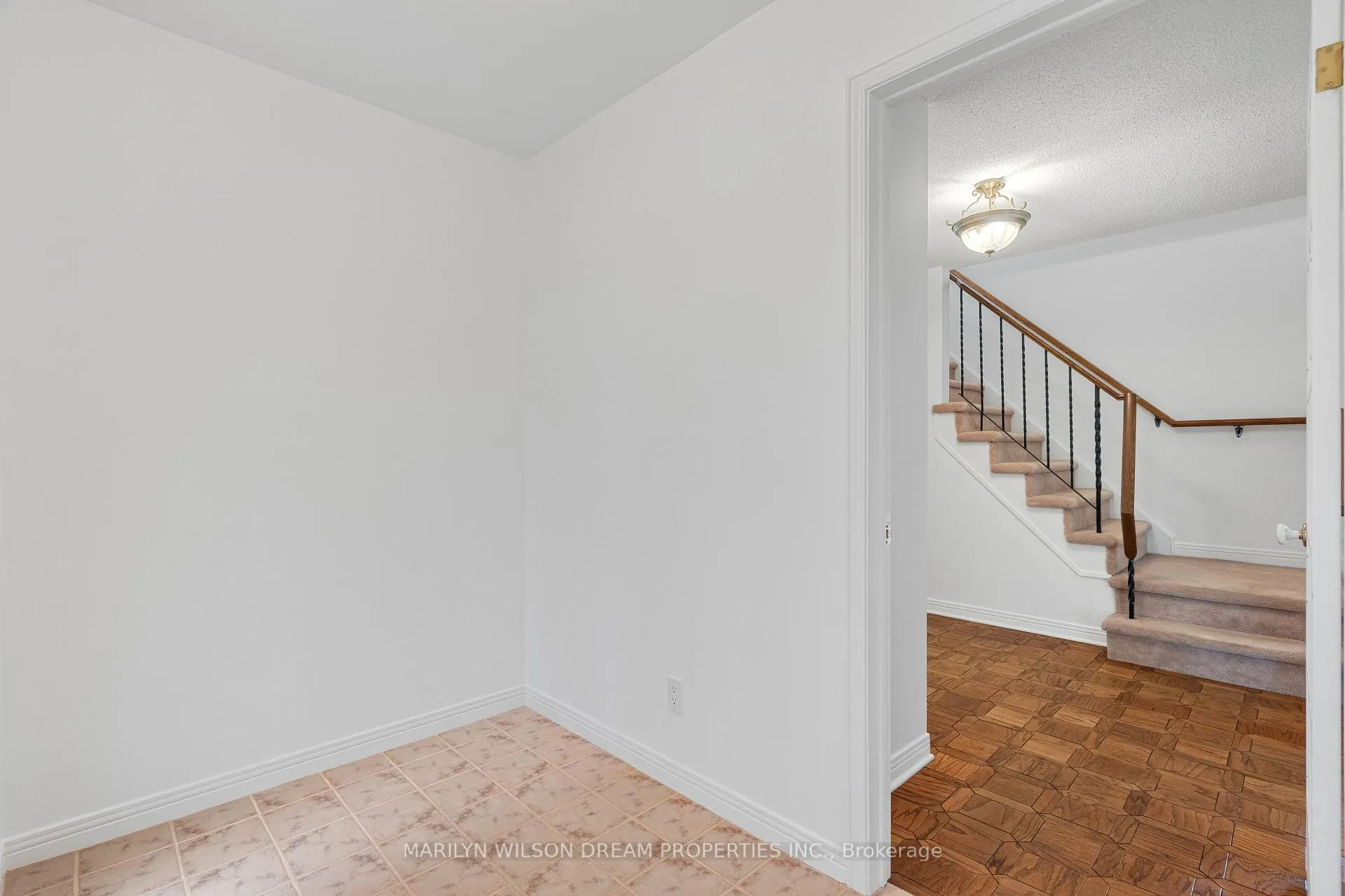 Photo 6 of 1150 Bordeau Grove, Ottawa, Convent Glen — HOMEH