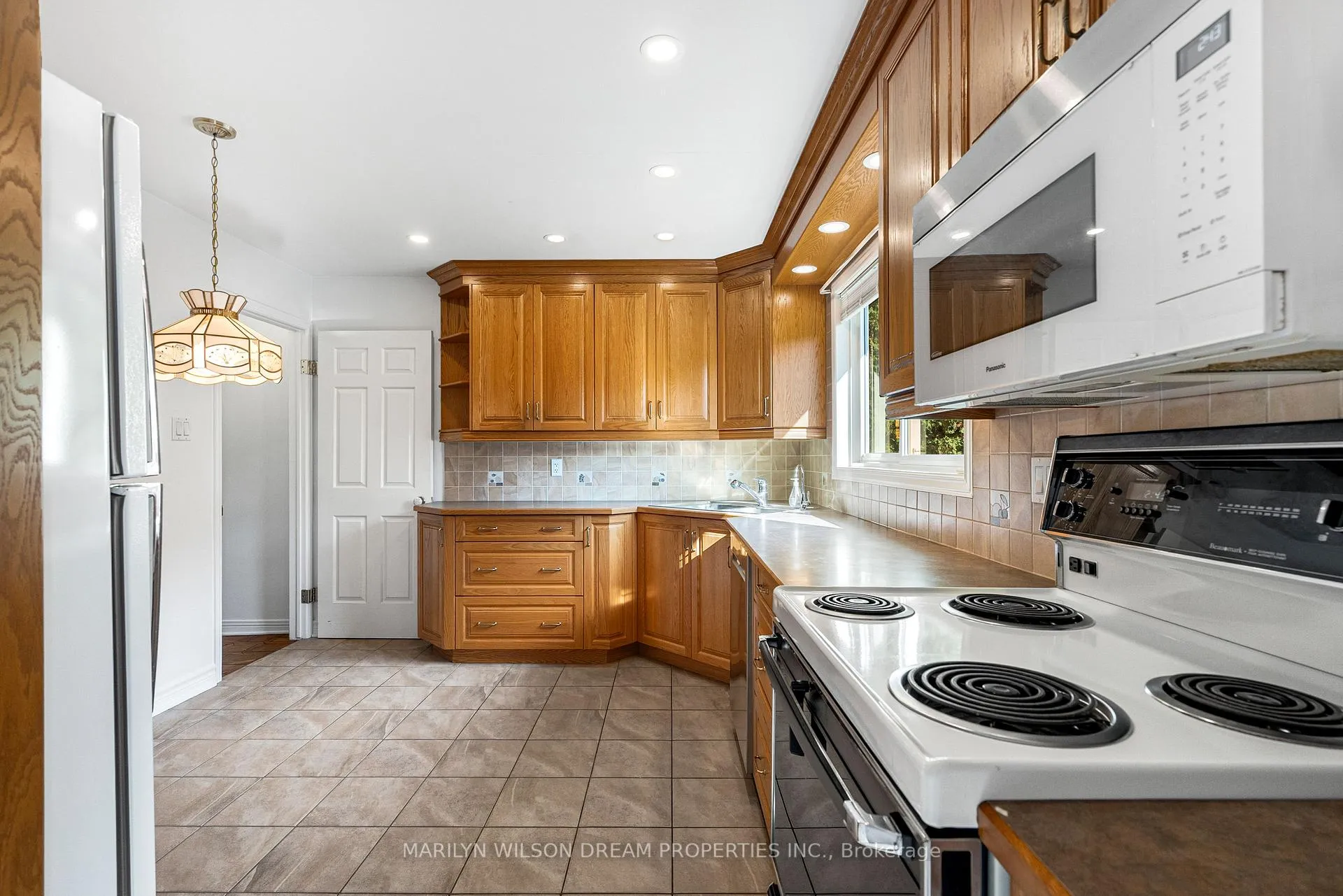 Photo 13 of 1150 Bordeau Grove, Ottawa, Convent Glen — HOMEH