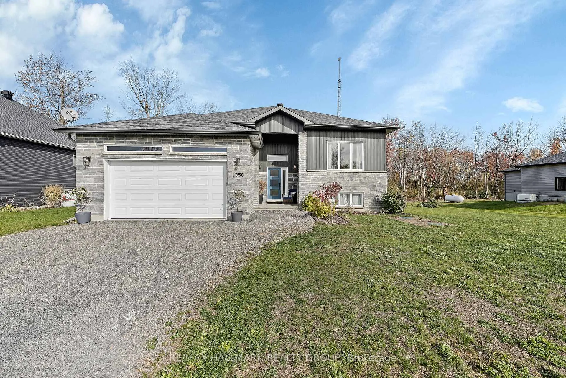 Front of 1350 Country Lane