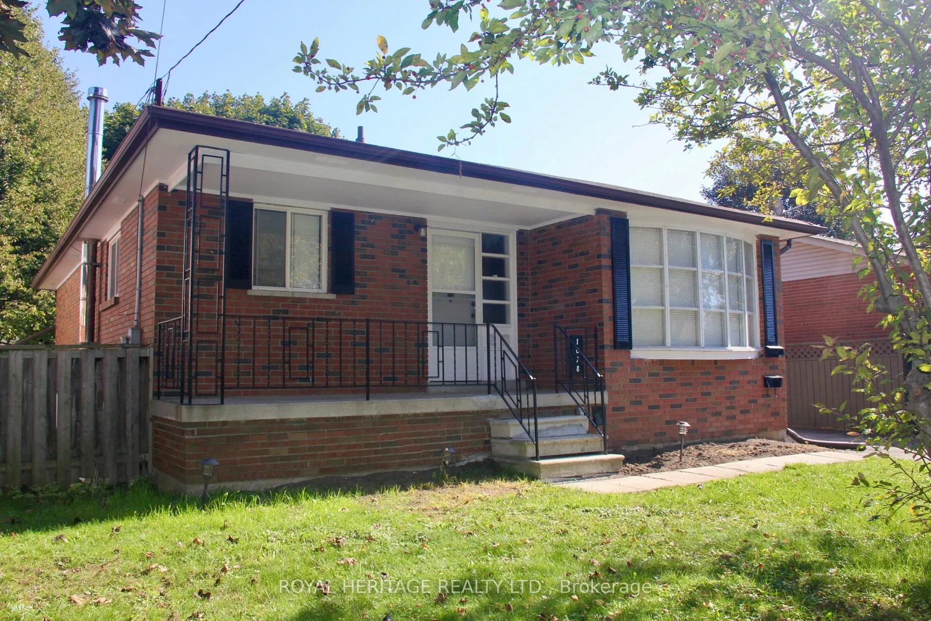 Photo 2 of 1078 Ronlea Avenue S, Oshawa, Donevan — HOMEH
