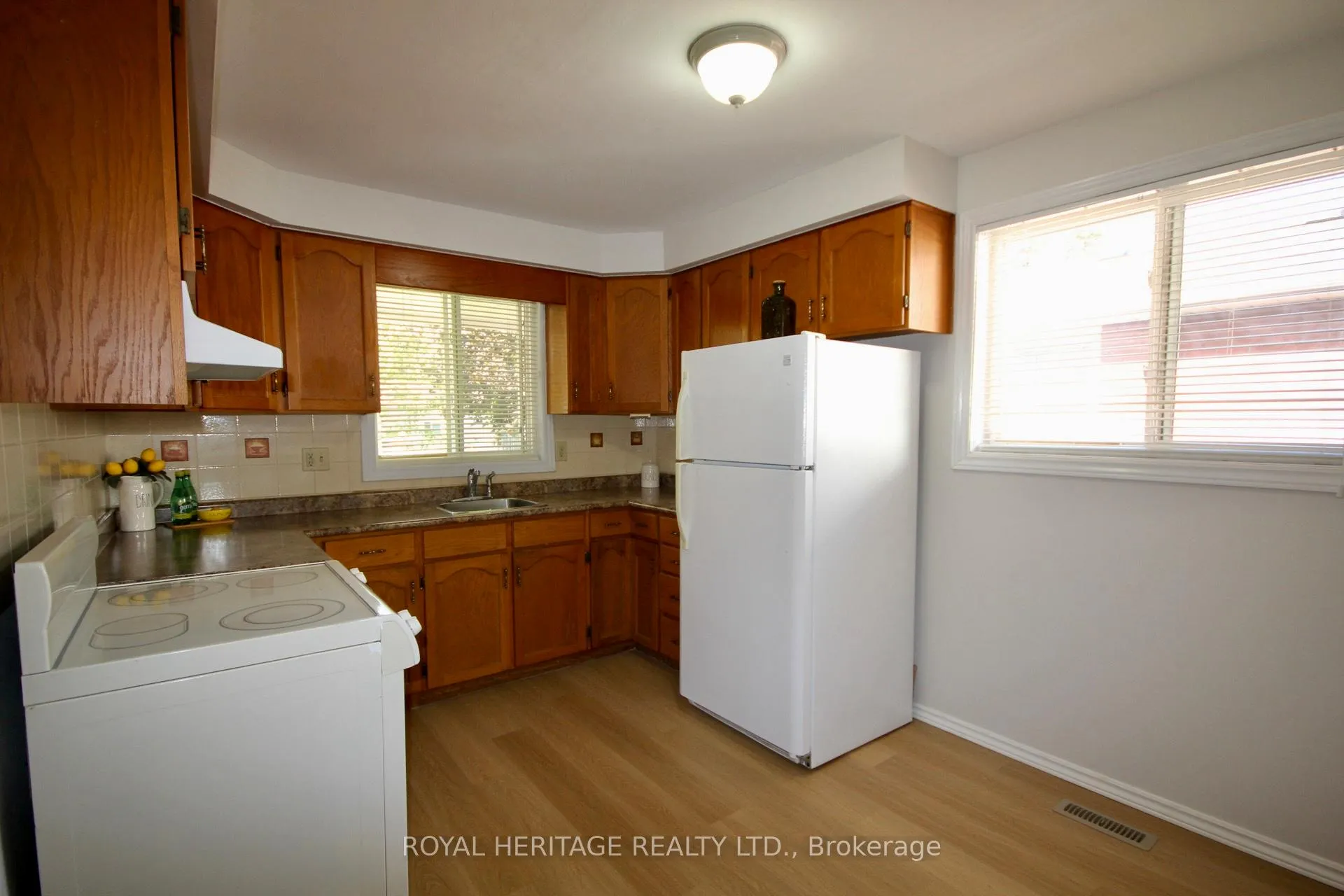 Photo 4 of 1078 Ronlea Avenue S, Oshawa, Donevan — HOMEH