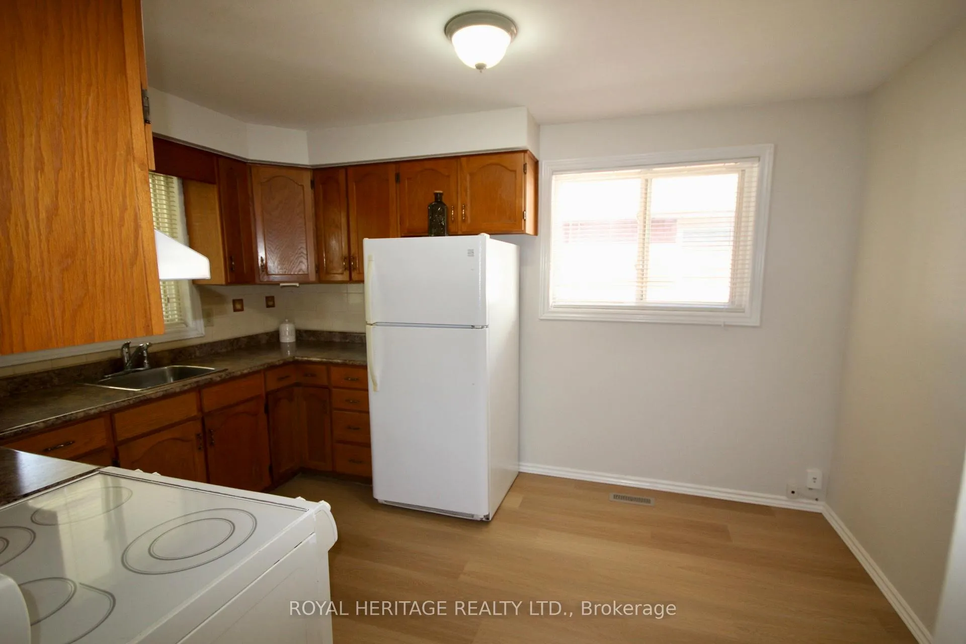 Photo 5 of 1078 Ronlea Avenue S, Oshawa, Donevan — HOMEH
