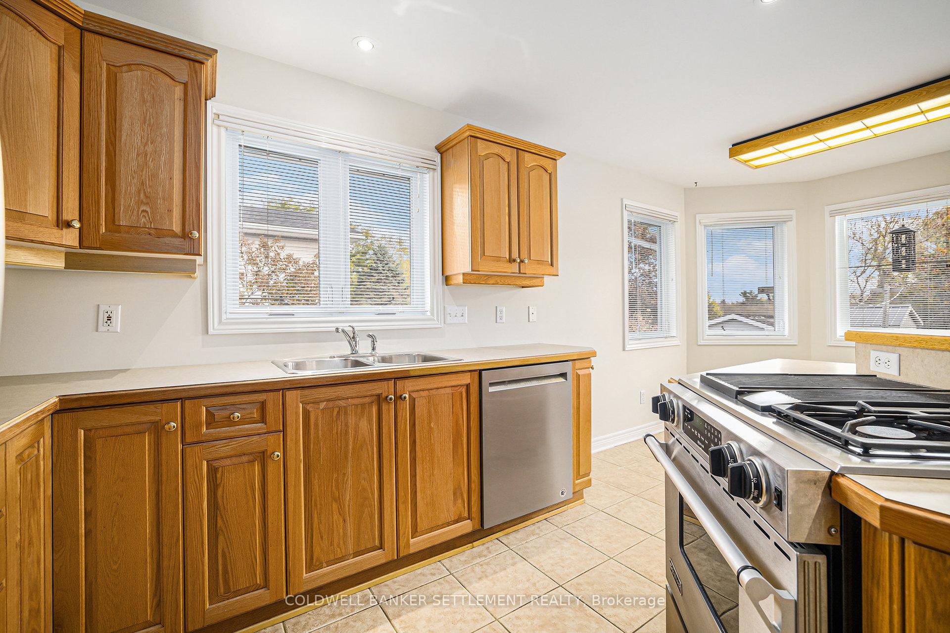 Photo 10 of 4 Treelawn Boulevard, Perth — HOMEH