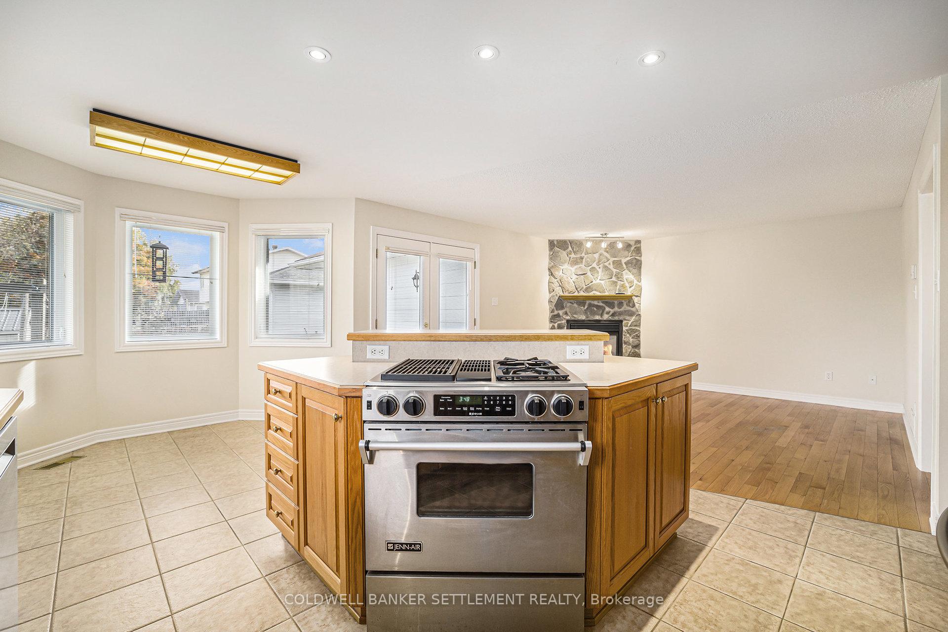 Photo 11 of 4 Treelawn Boulevard, Perth — HOMEH