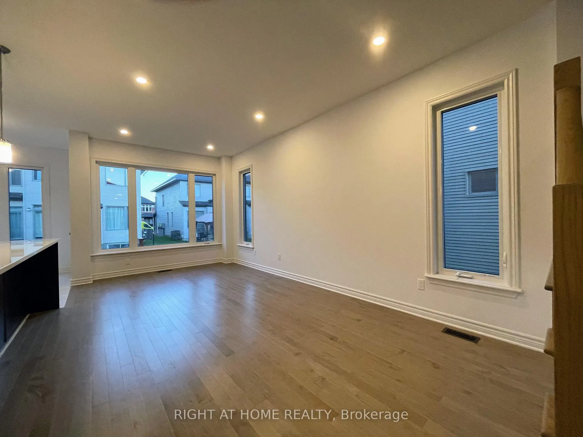 Photo 6 of 636 Cordelette Circle, Ottawa, Mer Bleue/Bradley Estates/Anderson Park — HOMEH
