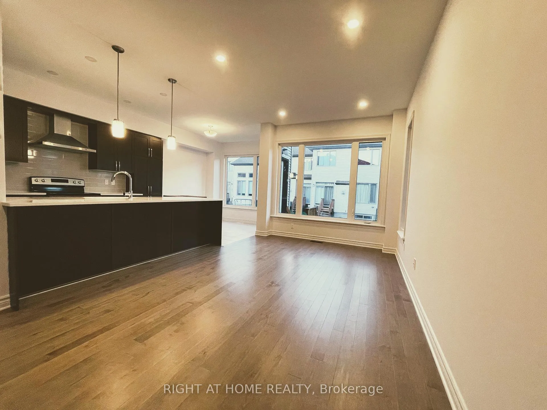 Photo 7 of 636 Cordelette Circle, Ottawa, Mer Bleue/Bradley Estates/Anderson Park — HOMEH