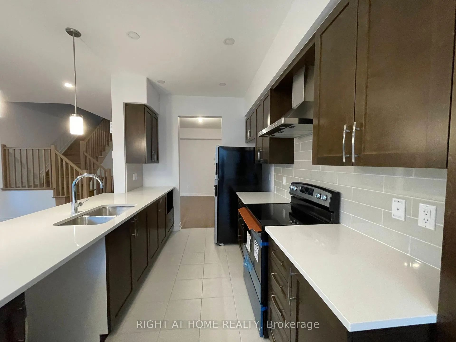 Photo 8 of 636 Cordelette Circle, Ottawa, Mer Bleue/Bradley Estates/Anderson Park — HOMEH