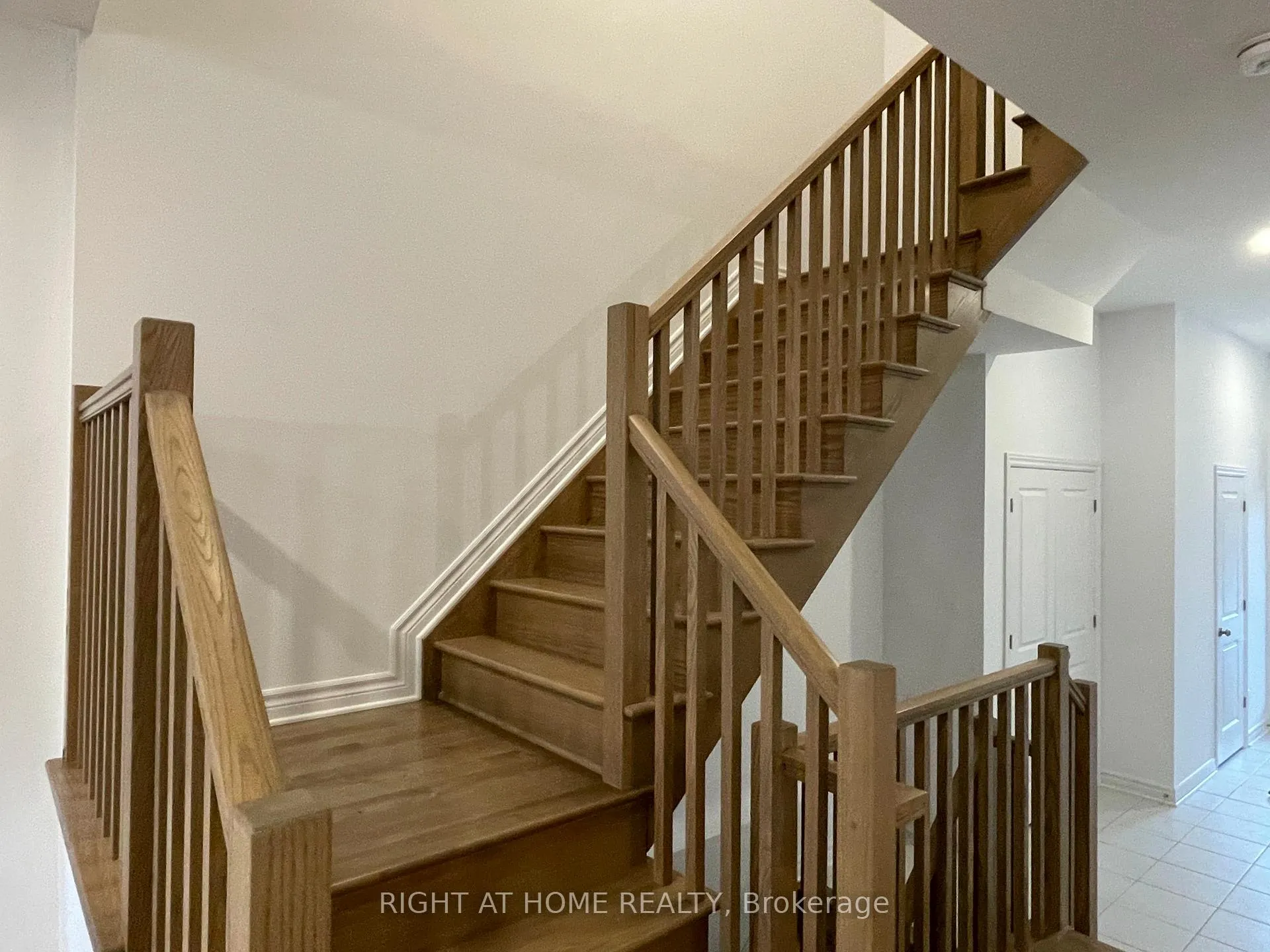 Photo 9 of 636 Cordelette Circle, Ottawa, Mer Bleue/Bradley Estates/Anderson Park — HOMEH