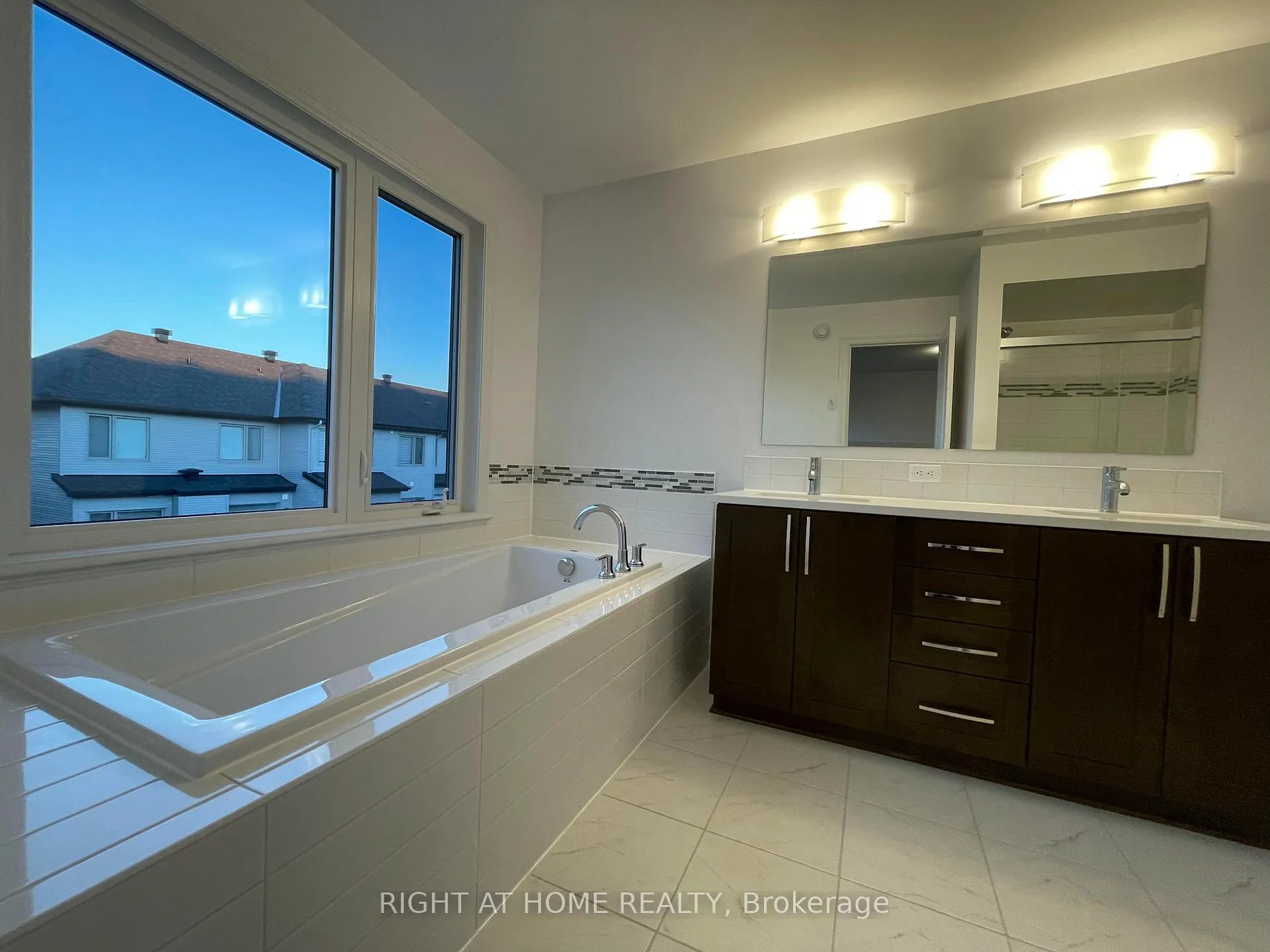 Photo 13 of 636 Cordelette Circle, Ottawa, Mer Bleue/Bradley Estates/Anderson Park — HOMEH
