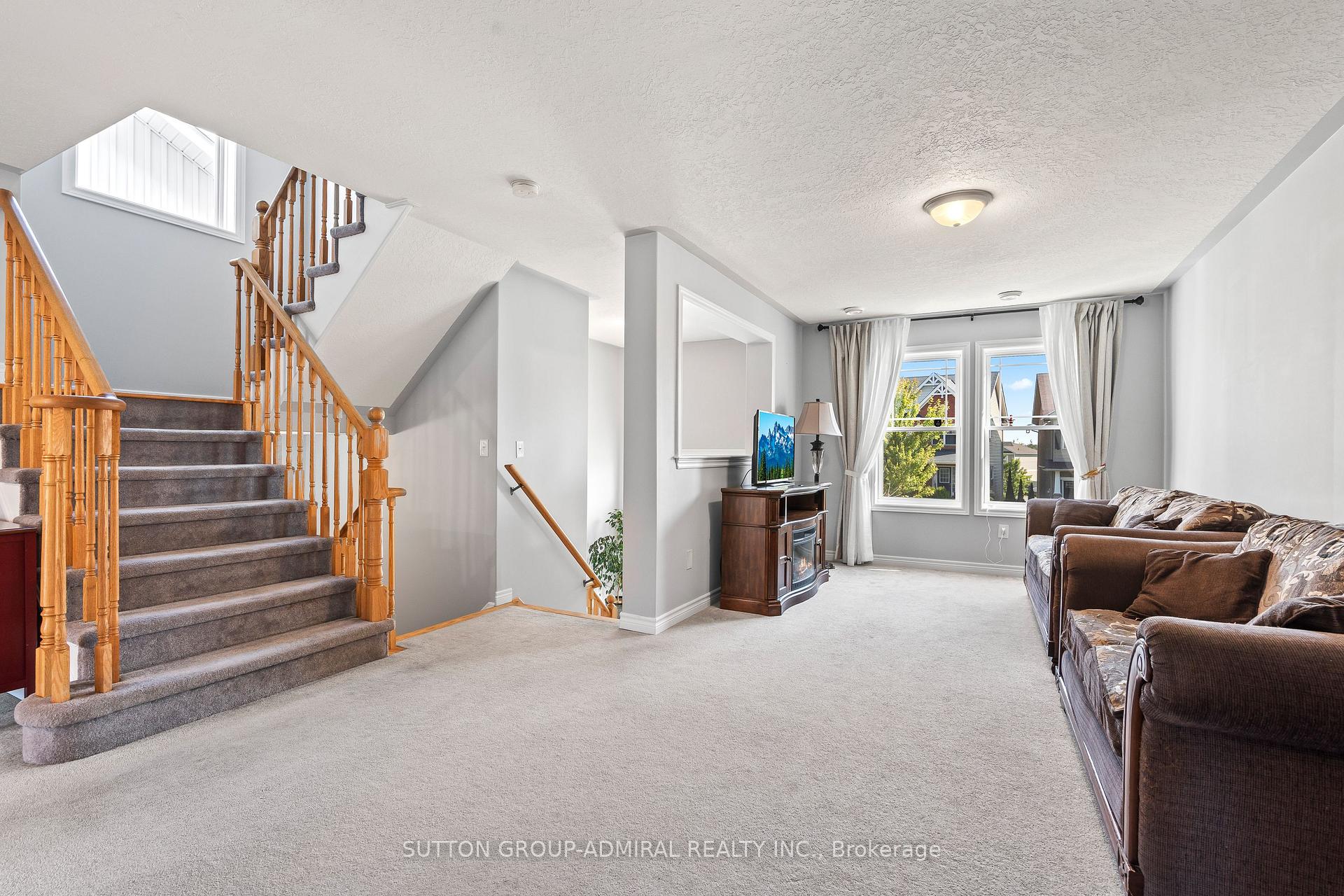 Photo 10 of 54 Pearl Drive, Orillia — HOMEH