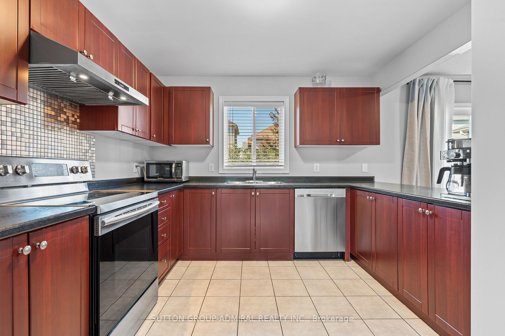 Photo 12 of 54 Pearl Drive, Orillia — HOMEH